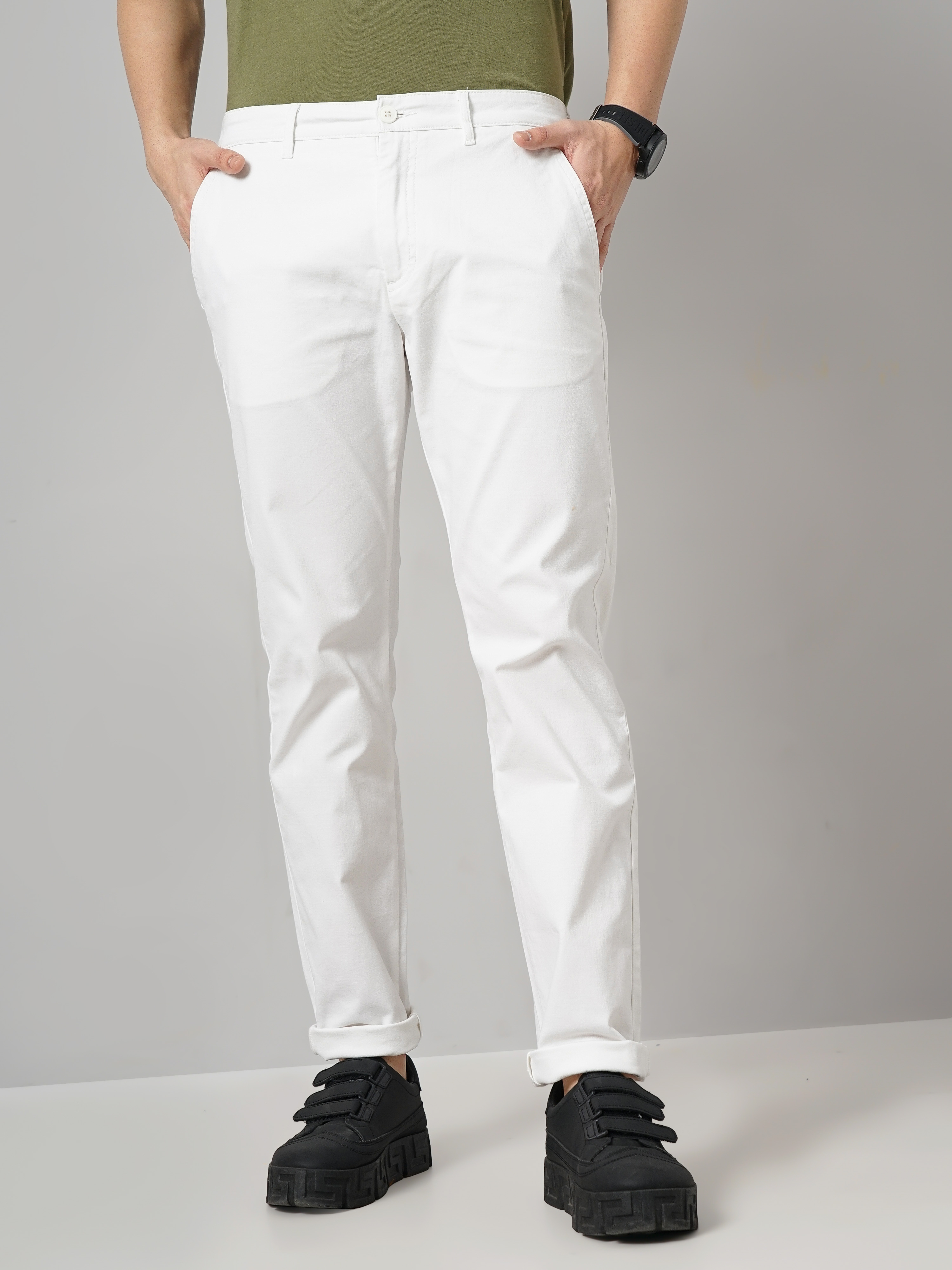 Celio Men Off White Solid Regular Fit Cotton Chino Trousers