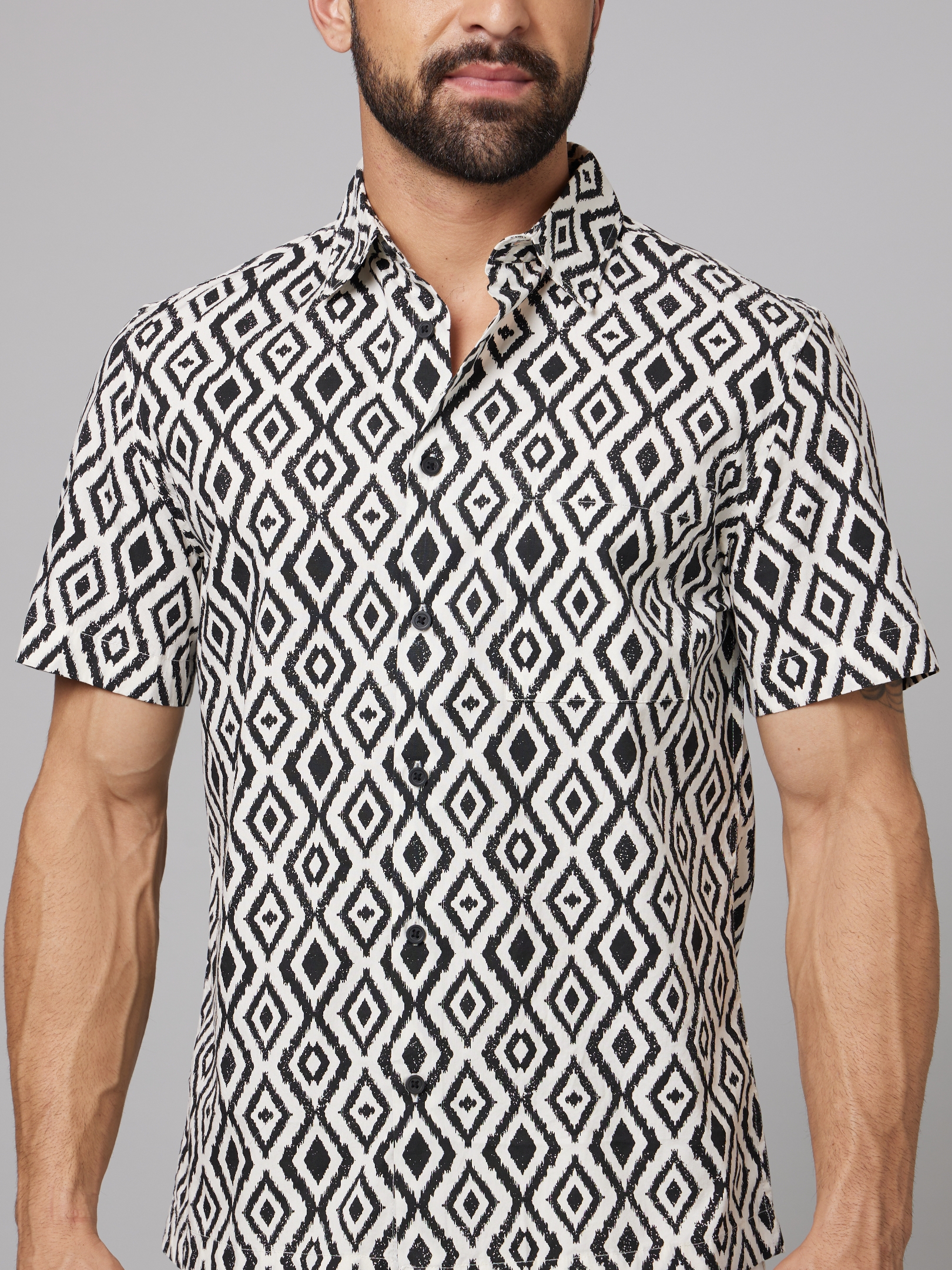 Men's White Geometrical Casual Shirts