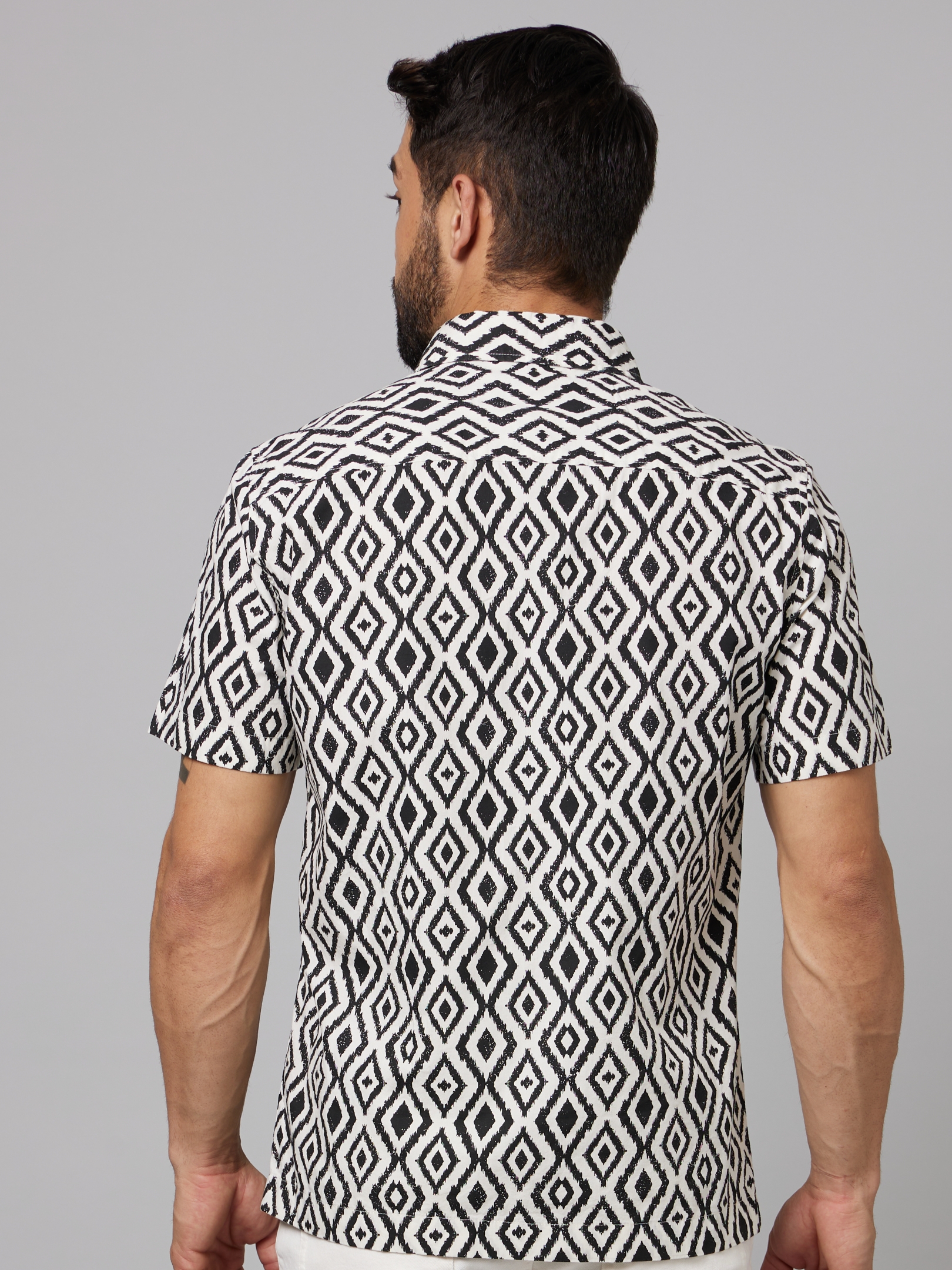 Men's White Geometrical Casual Shirts