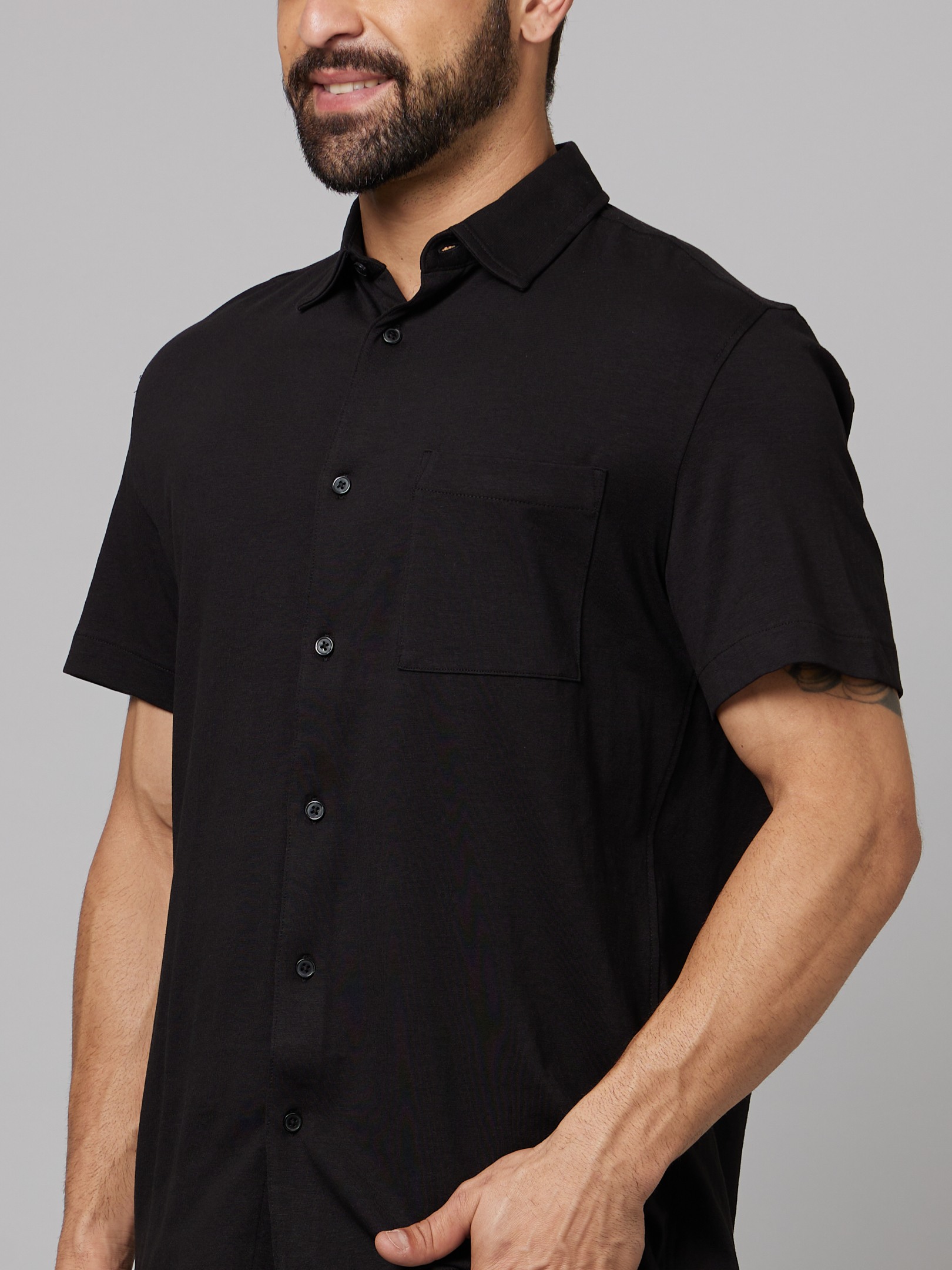 Men's Black Solid Casual Shirts