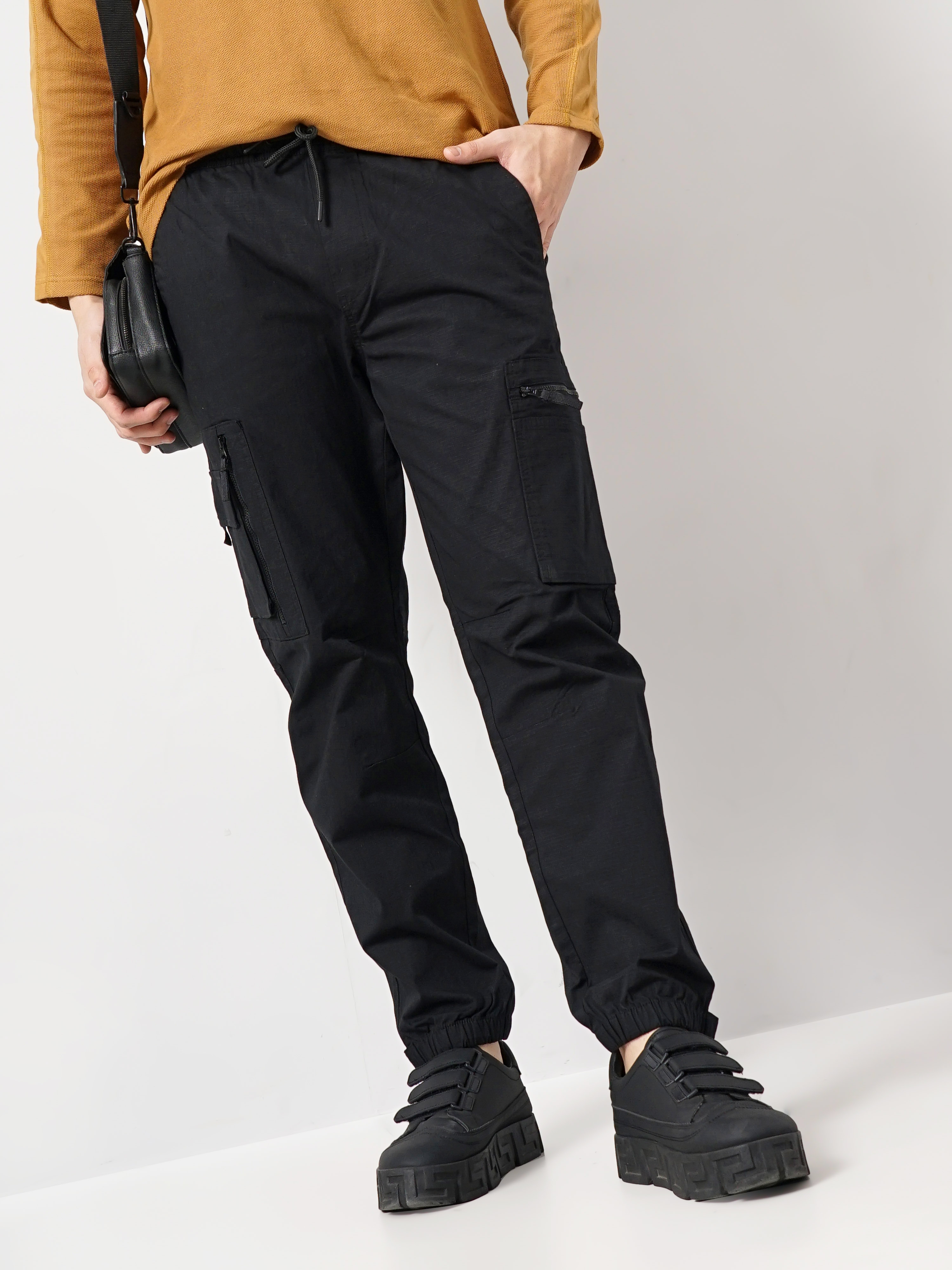 celio | Celio Men Black Solid Loose Fit Cotton Cargo Casual Trousers