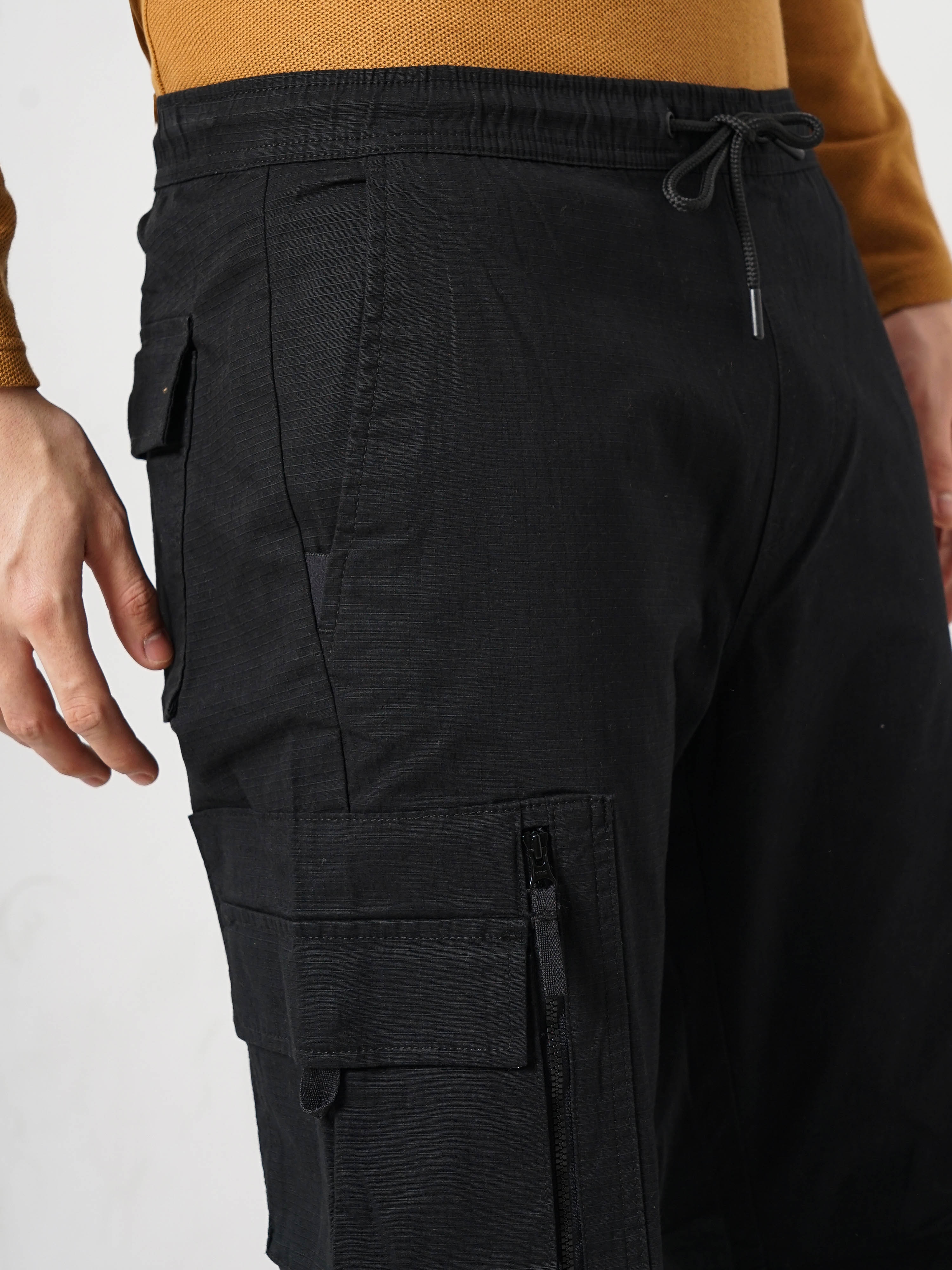 Celio Men Black Solid Loose Fit Cotton Cargo Casual Trousers
