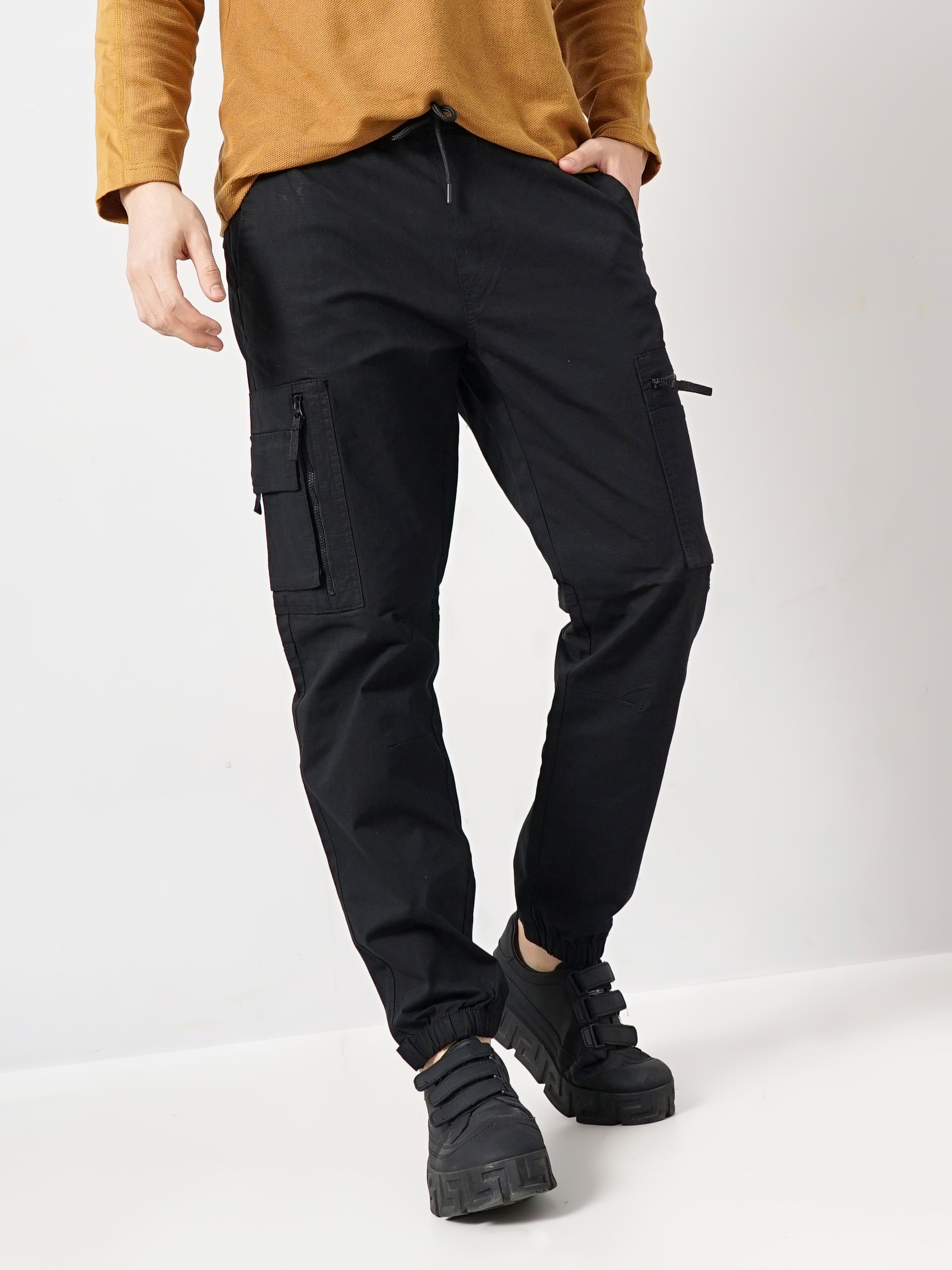 Celio Men Black Solid Loose Fit Cotton Cargo Casual Trousers
