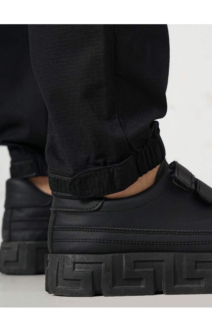 Celio Men Black Solid Loose Fit Cotton Cargo Casual Trousers