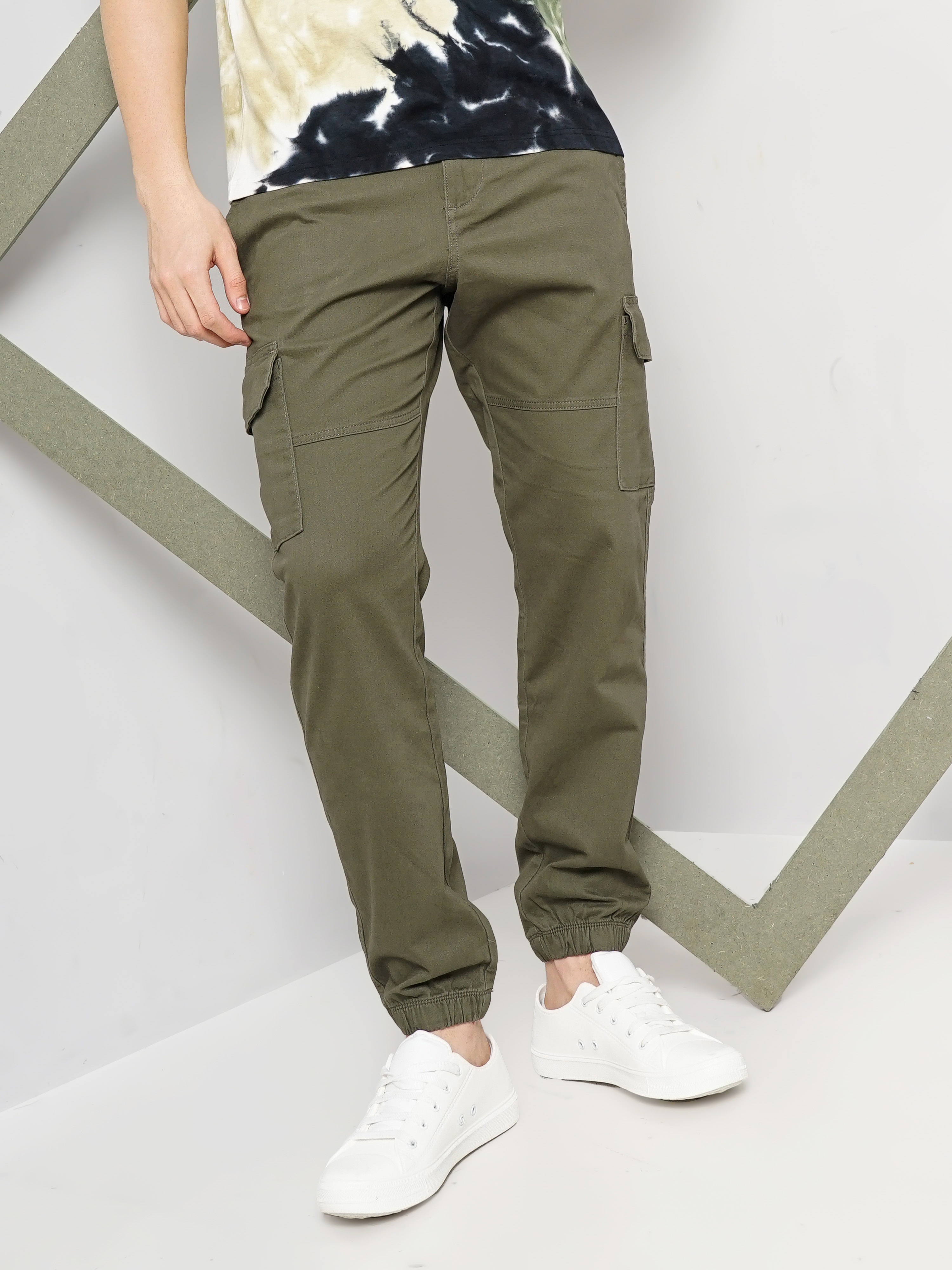 Buy Men Grey Slim Fit Solid Flat Front Casual Trousers Online - 167794 |  Louis Philippe