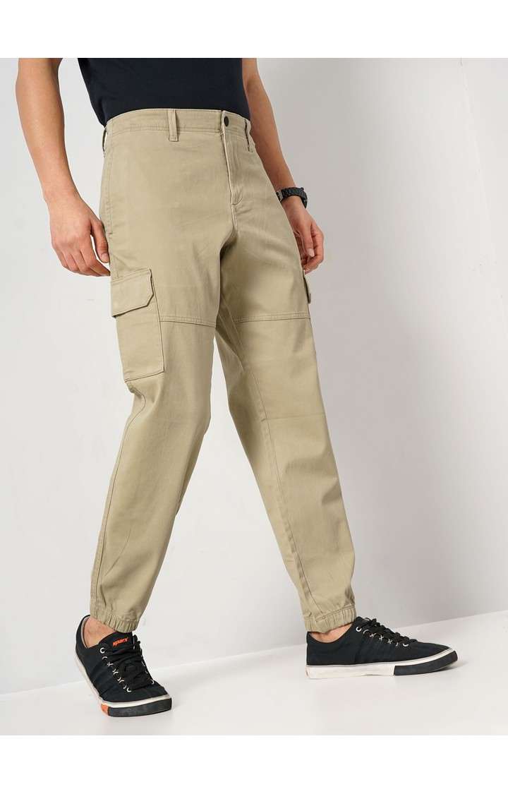 Celio Men Green Solid Regular Fit Cotton Cargo Trousers
