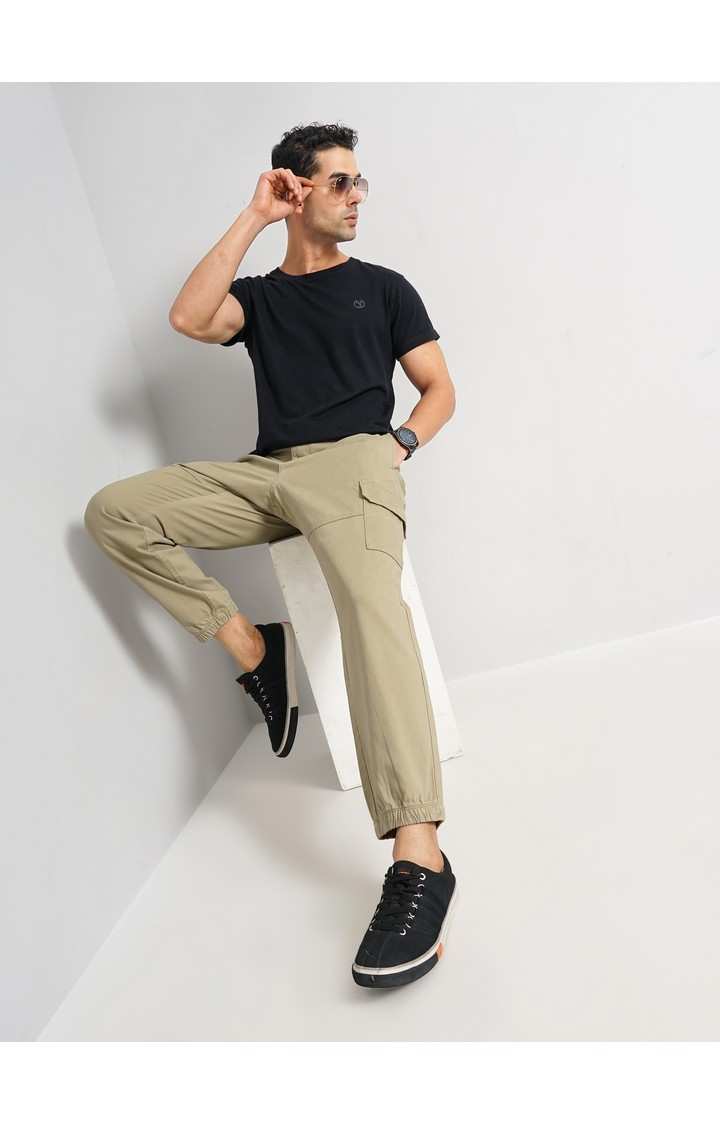 Celio Men Green Solid Regular Fit Cotton Cargo Trousers