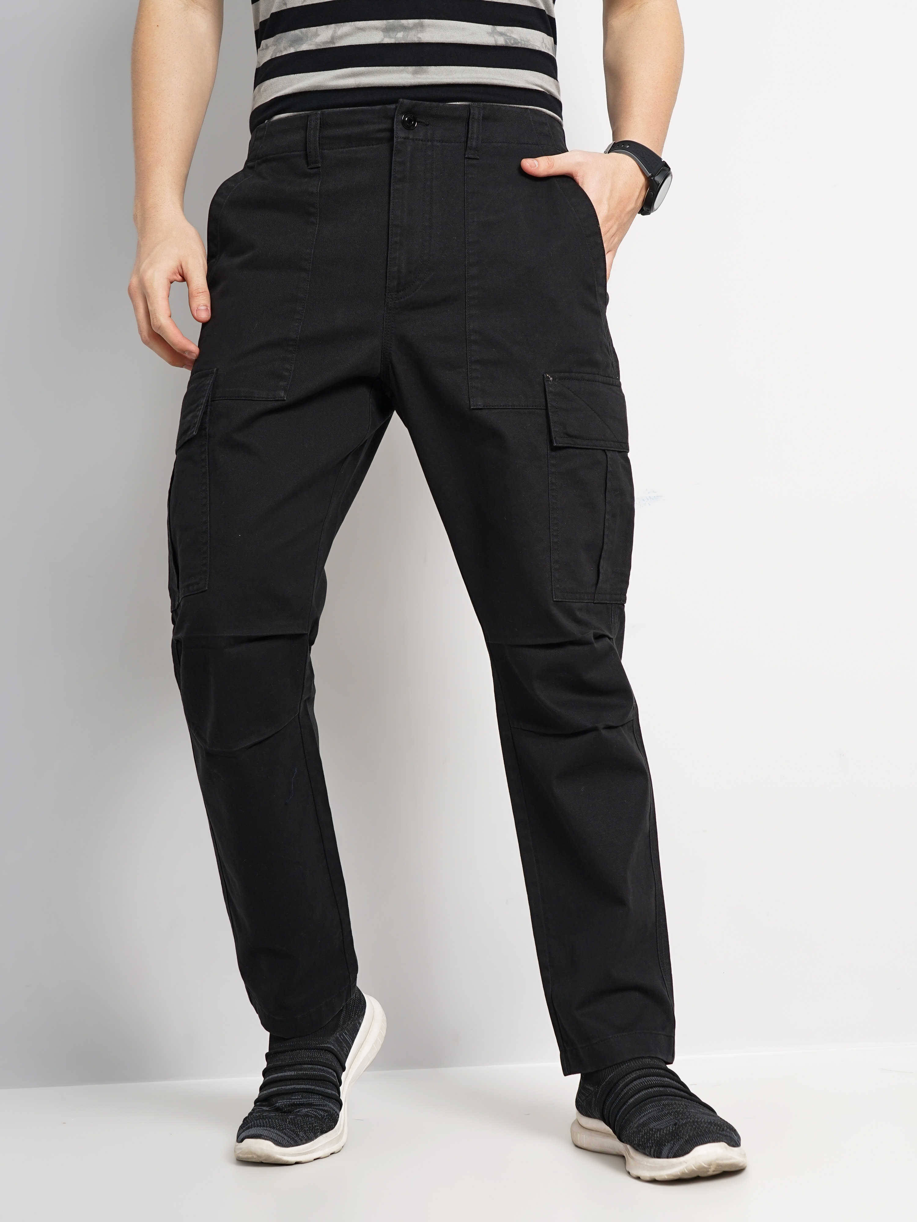 celio | Celio Men Black Solid Straight Fit Cotton Twill Cargo Casual Trousers