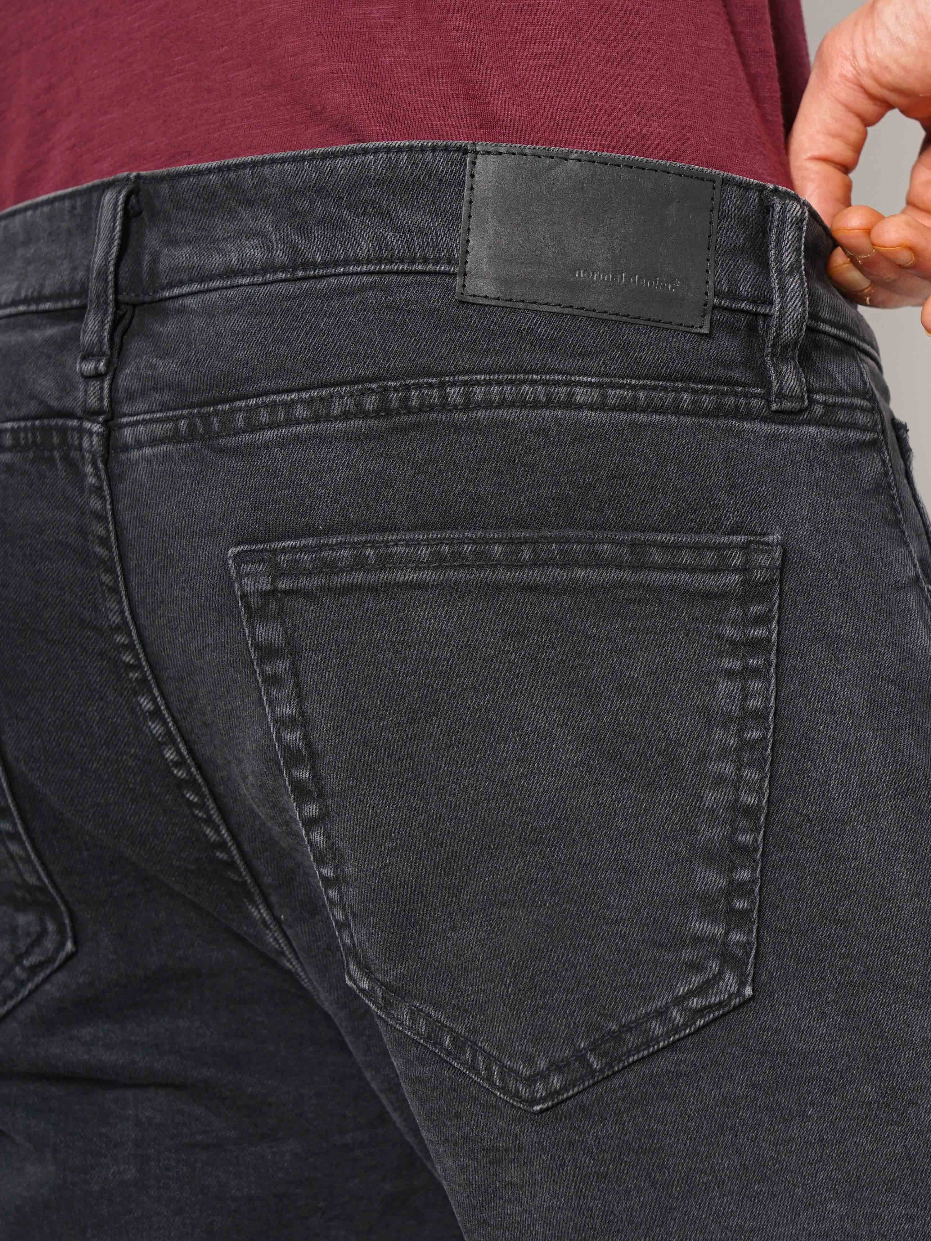 celio | Celio Men Black Solid Slim Fit Cotton Colored Denim Jeans 7