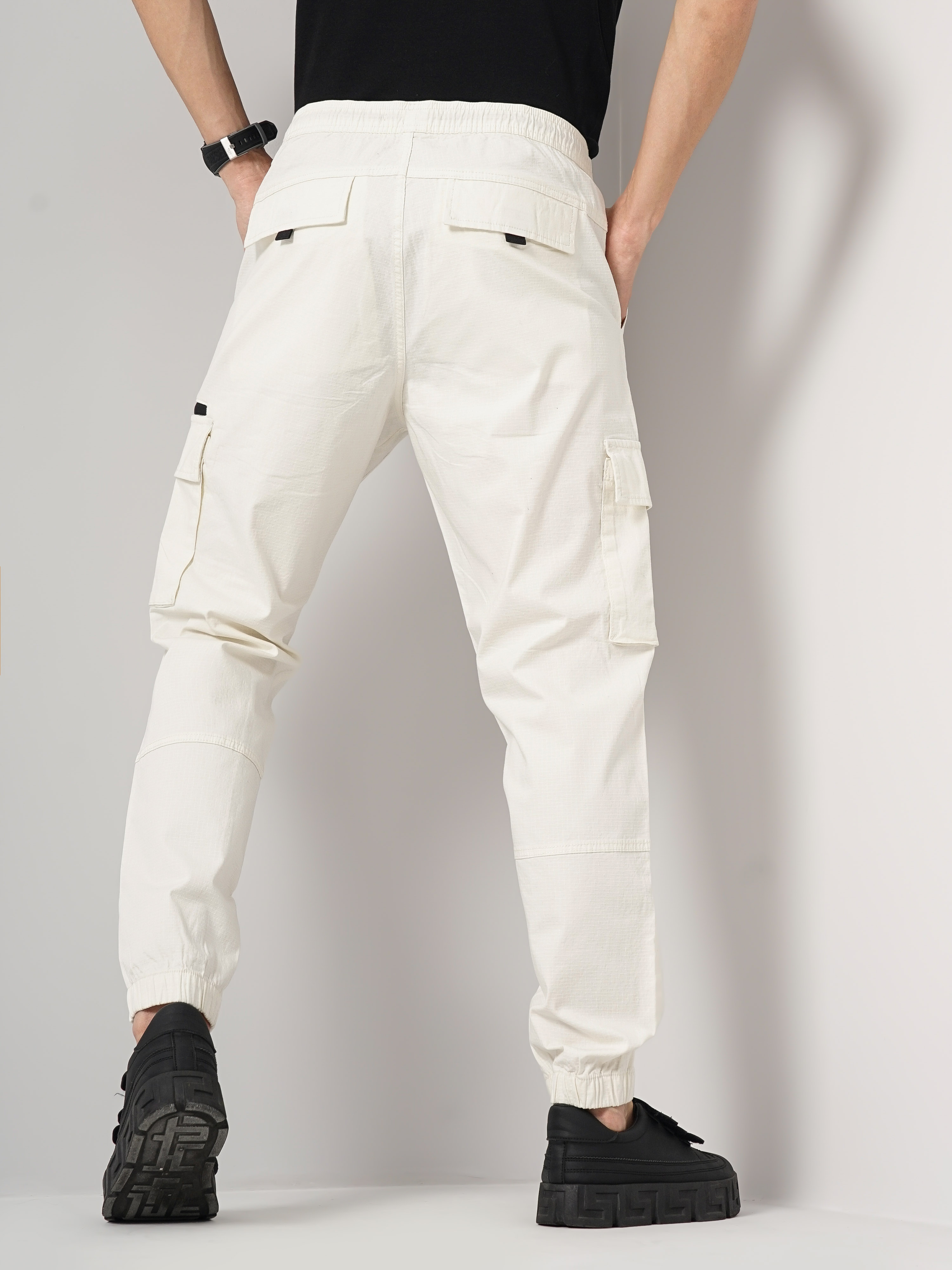 Celio Men Beige Solid Regular Fit Cotton Cargo Trouser