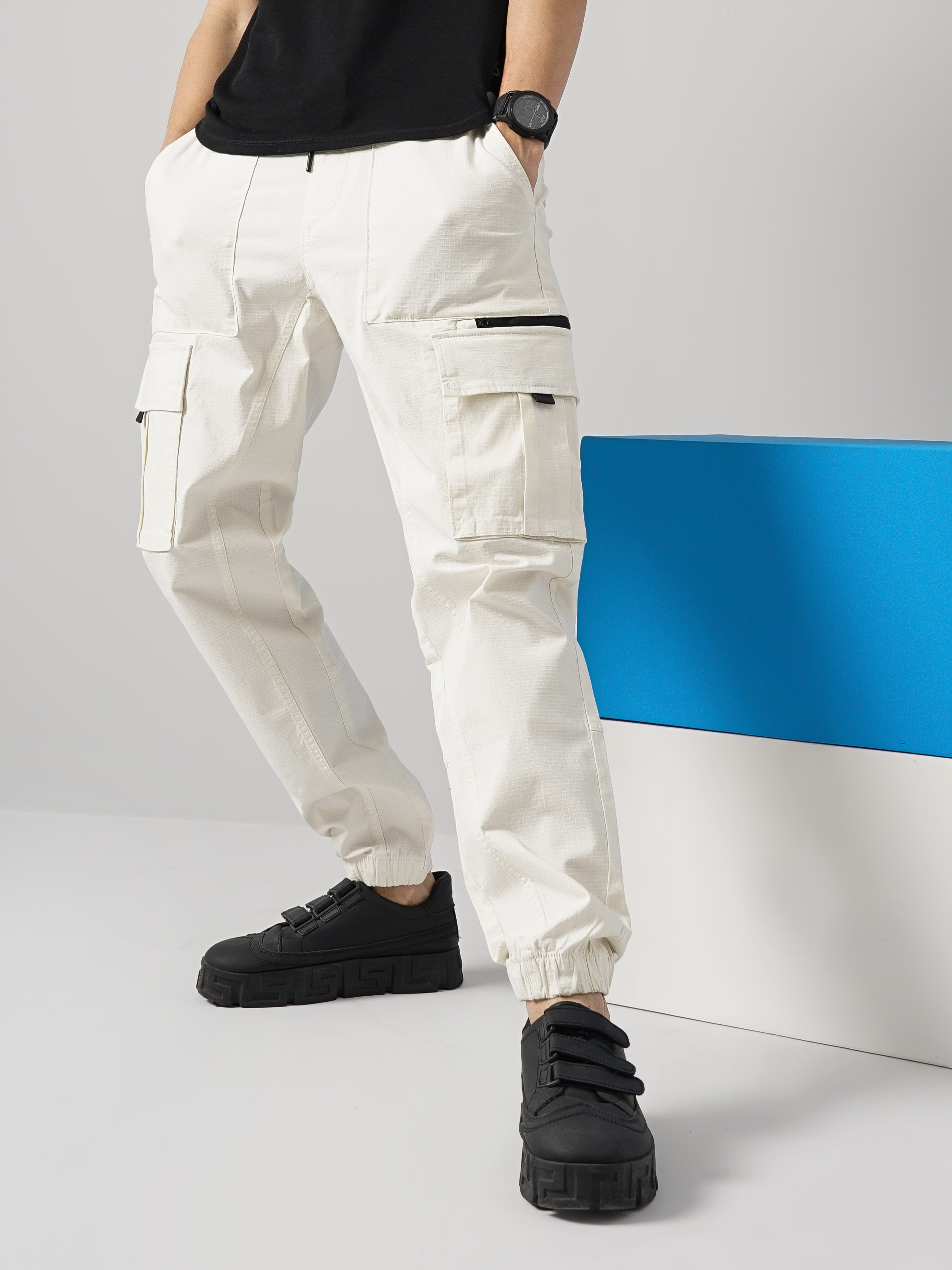 Celio Men Beige Solid Regular Fit Cotton Cargo Trouser