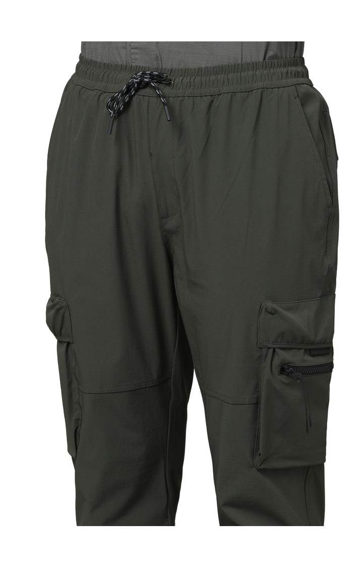Celio Men Olive Solid Regular Fit Nylon Cargo Trousers