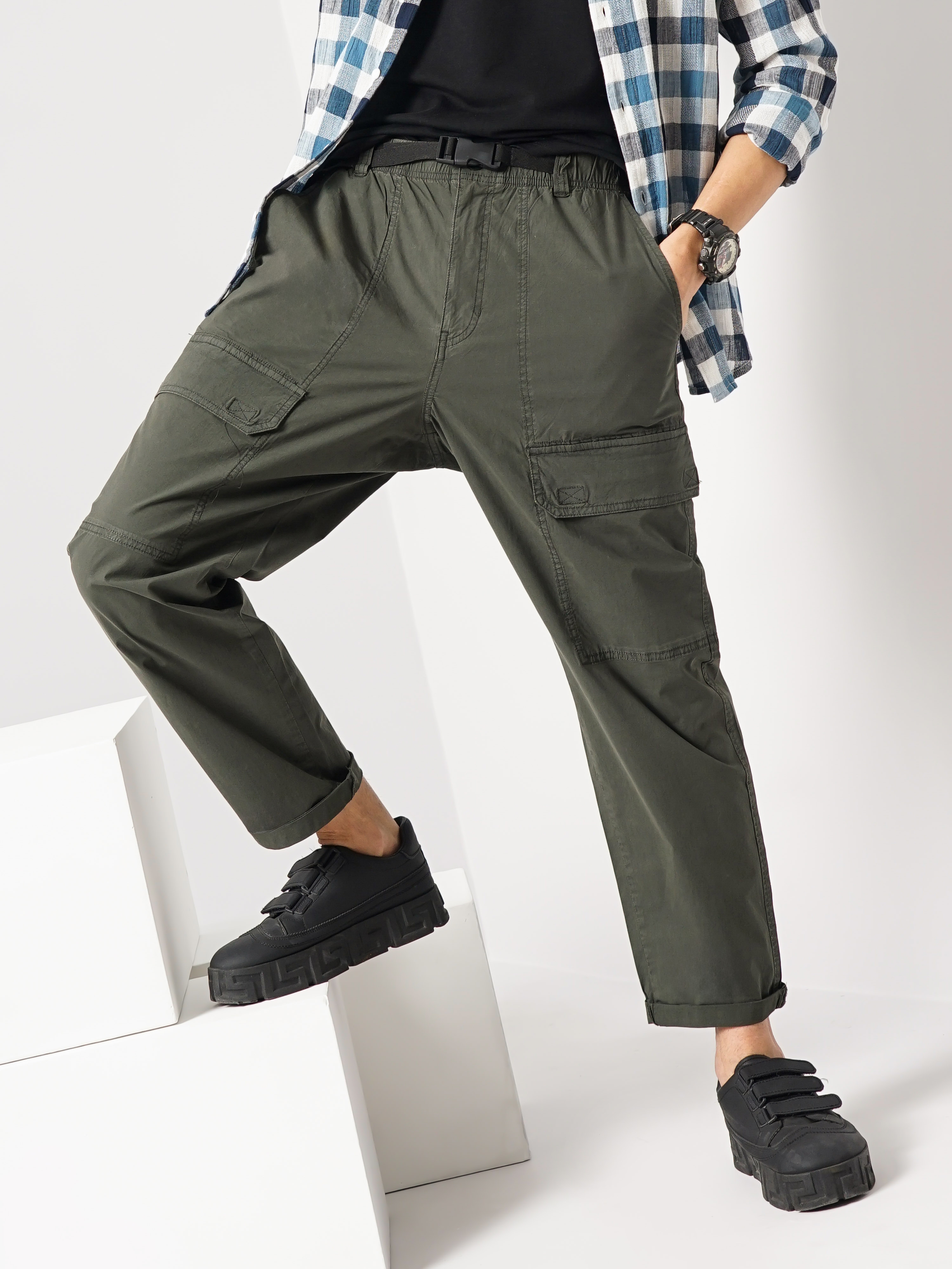 Celio Men Olive Solid Regular Fit Cotton Cargo Trouser