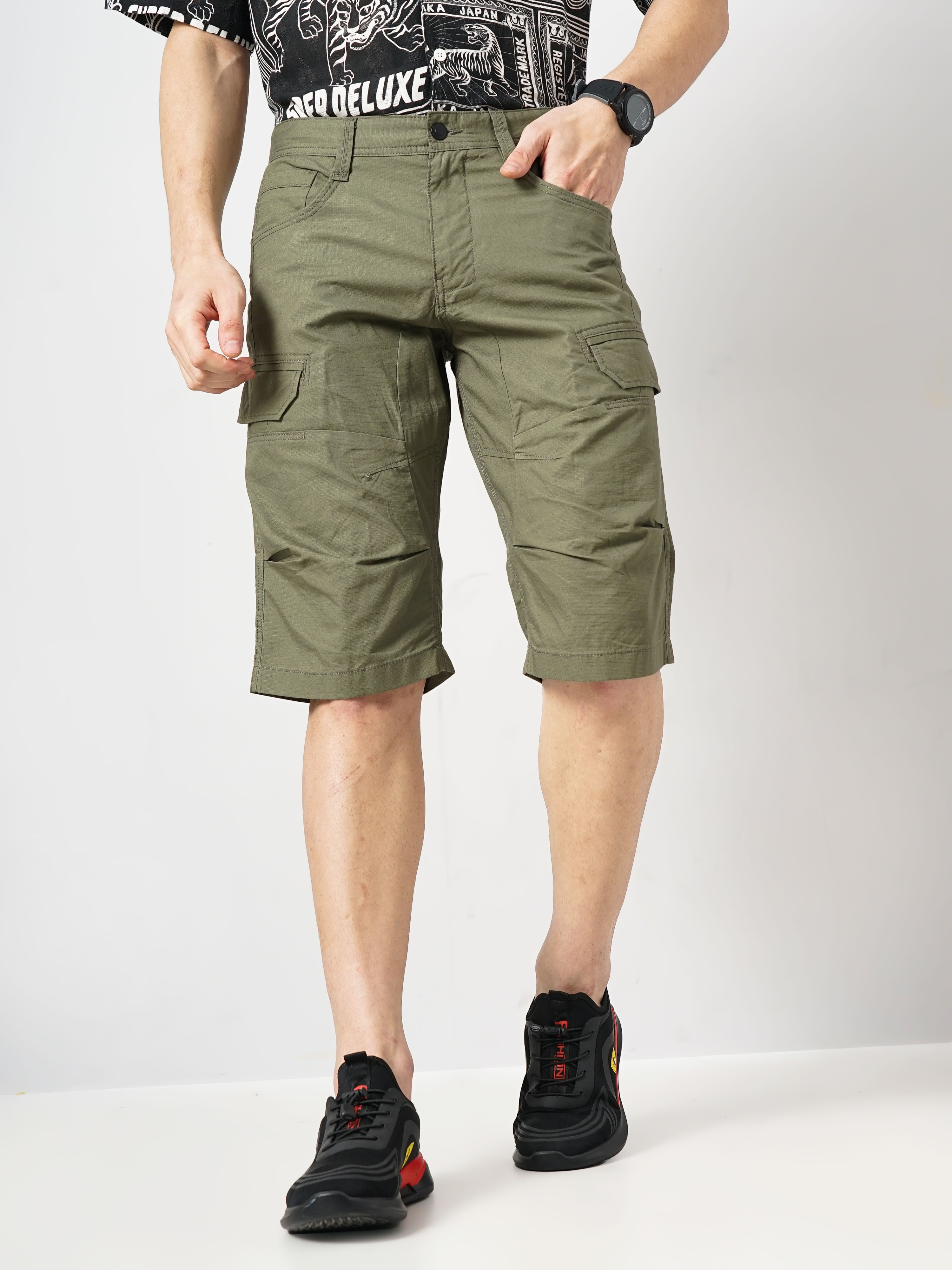 celio | Celio Men Khaki Solid Loose Fit Cotton Ribs Top Cargo Casual Short
