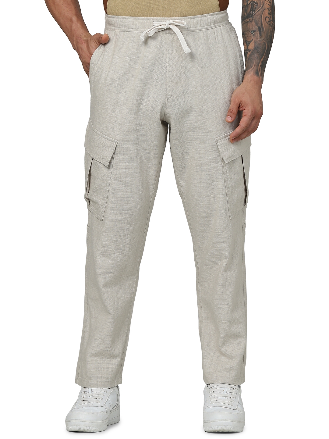 celio | Celio Men Beige Solid Loose Fit Cotton Cargo Trousers
