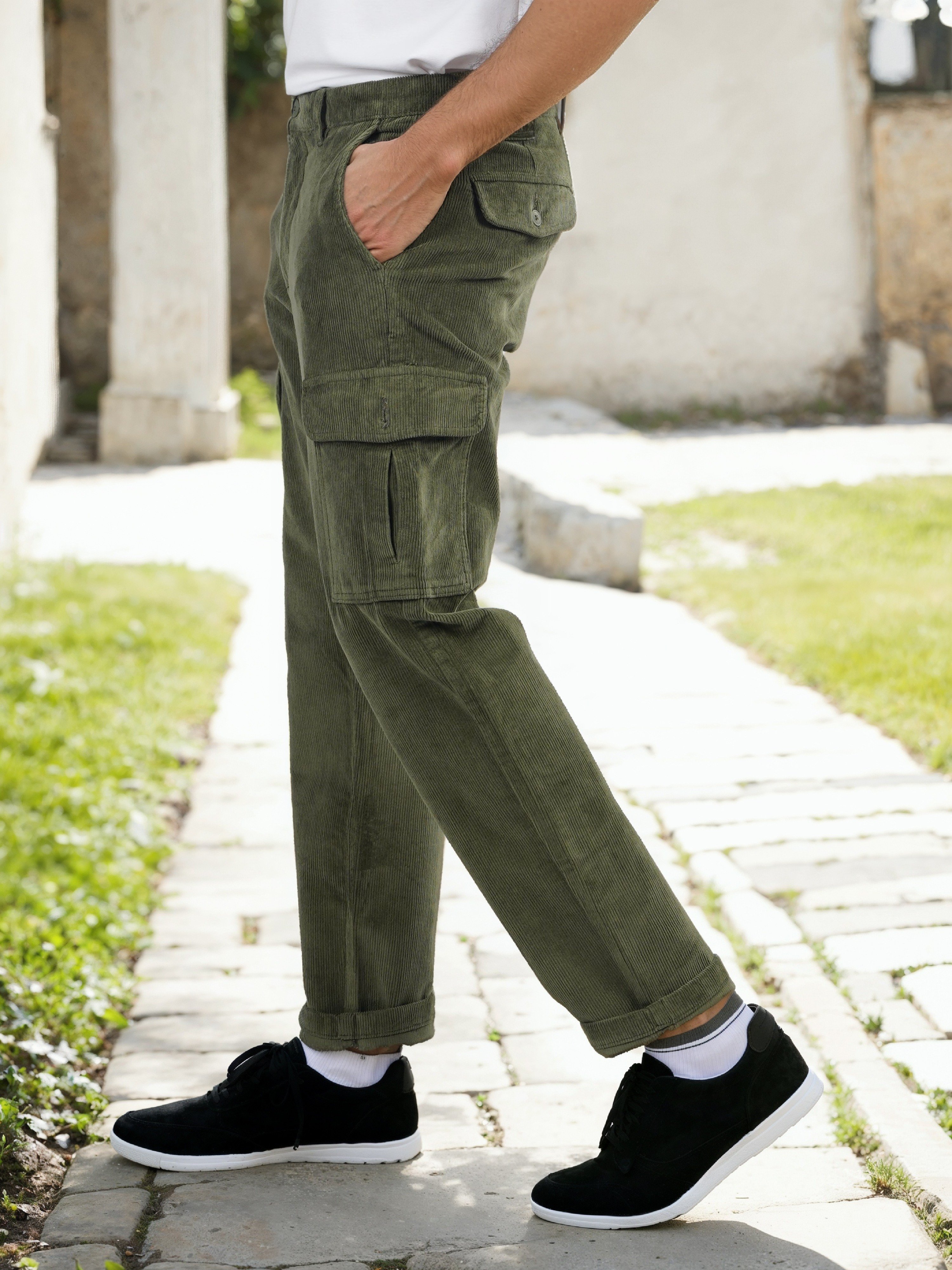 Celio Men Olive Solid Straight Fit Cotton Cargo Trousers