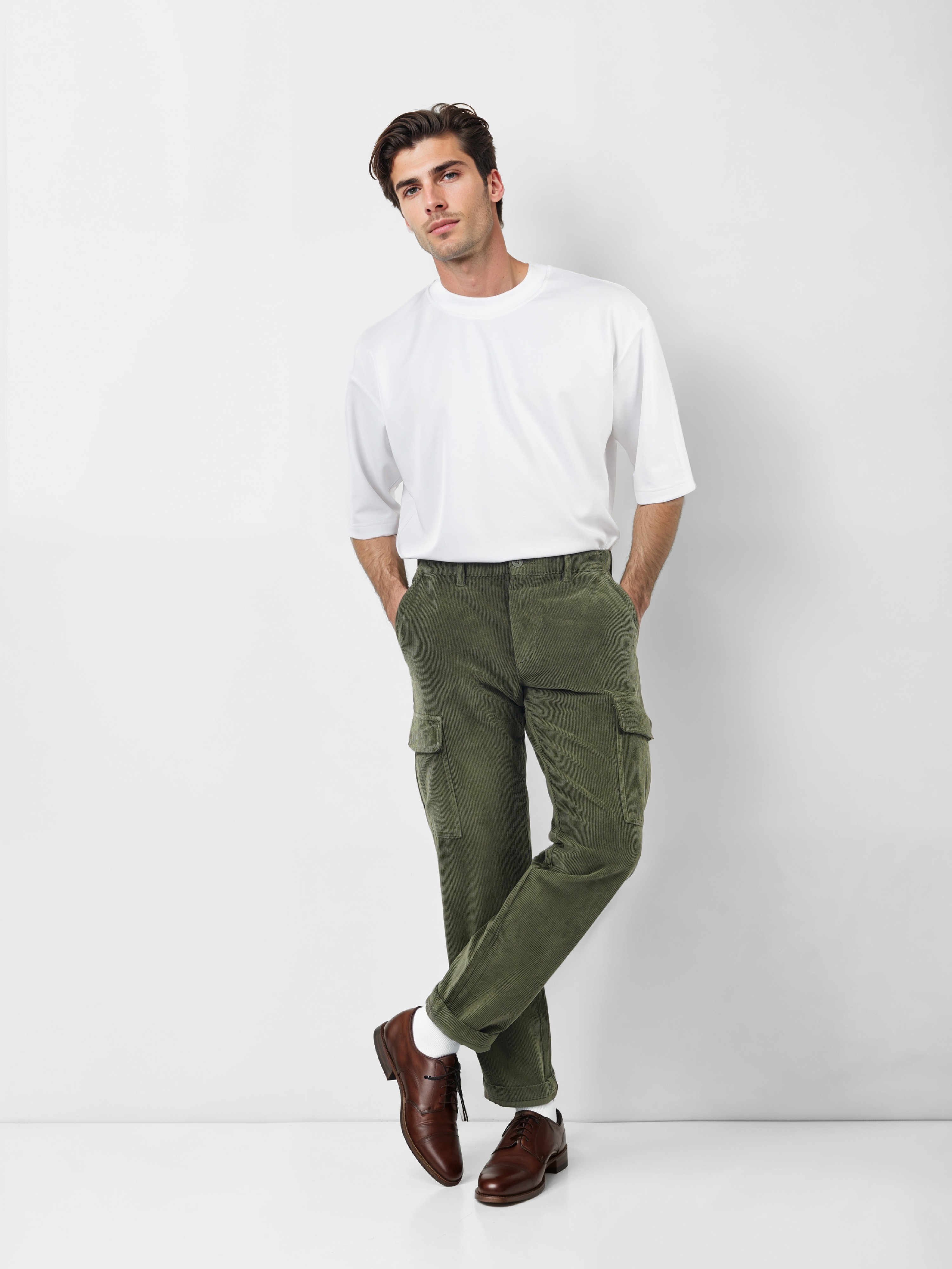 Celio Men Olive Solid Straight Fit Cotton Cargo Trousers