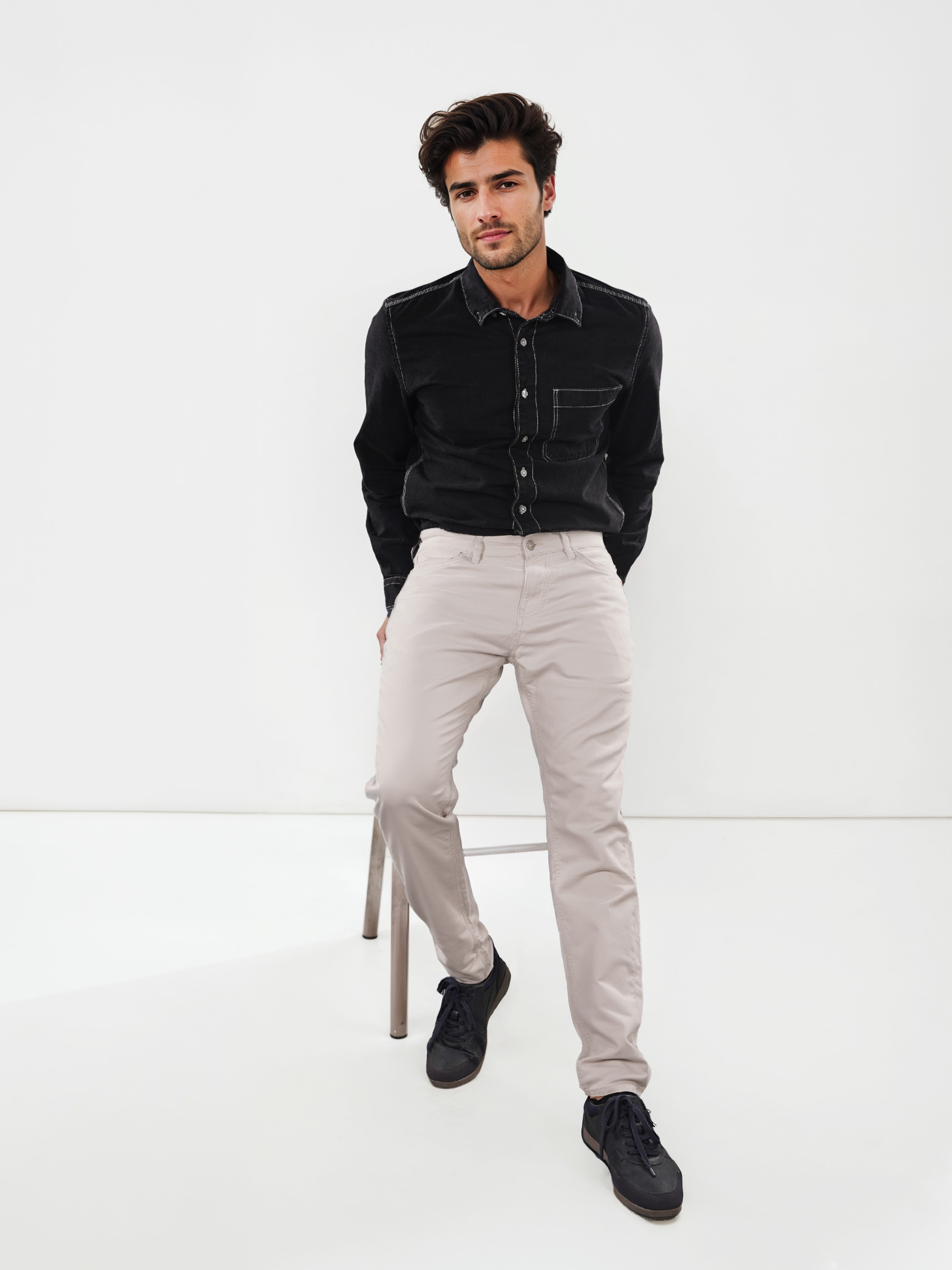 Celio Men Beige Solid Slim Fit Cotton Colored Trousers