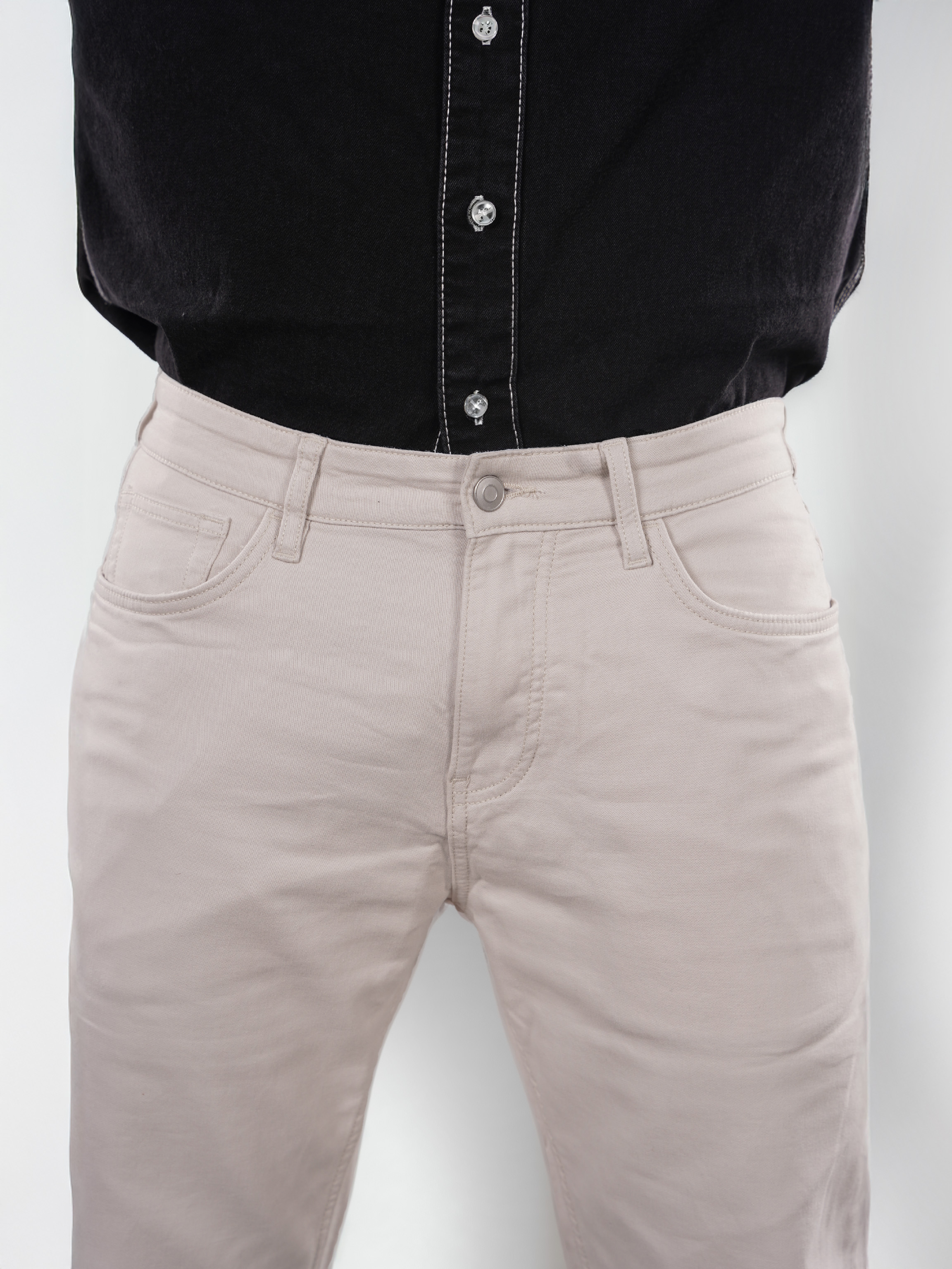 Celio Men Beige Solid Slim Fit Cotton Colored Trousers