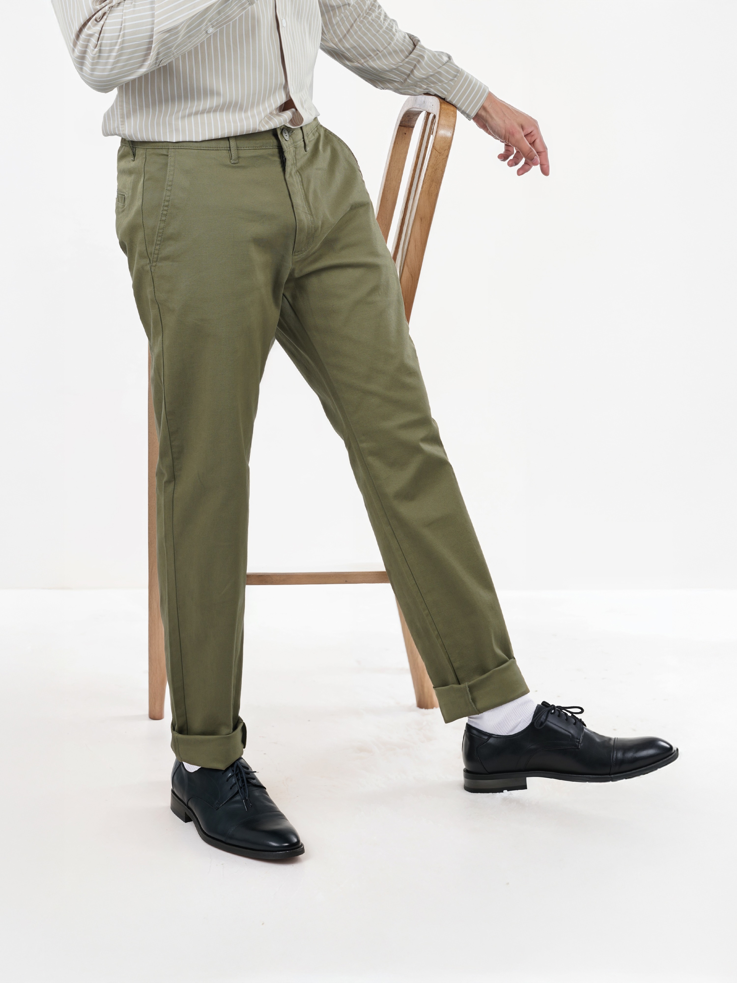 Celio Men Olive Solid Slim Fit Cotton Trousers
