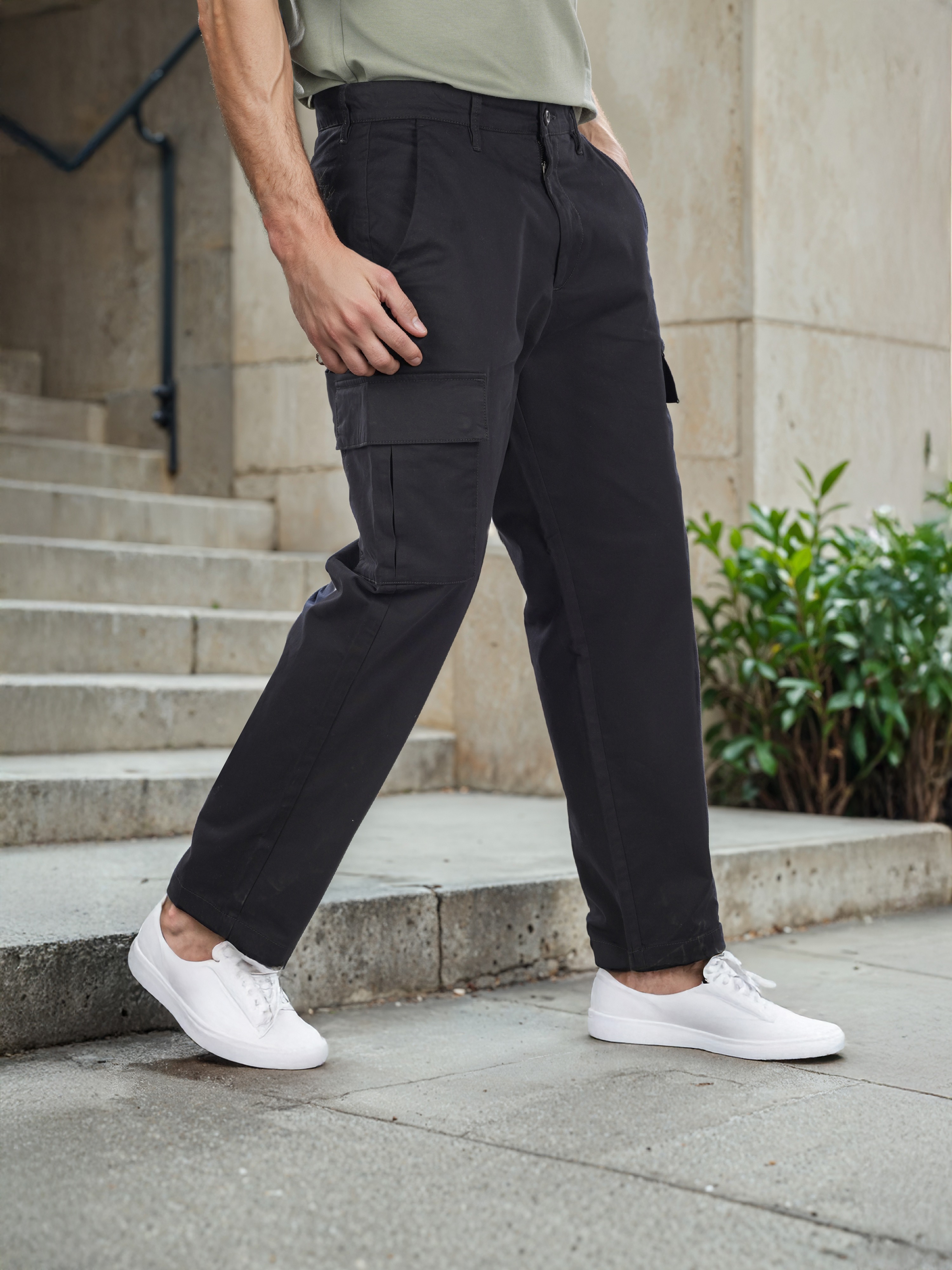 Celio Men Black Solid Slim Fit Cotton Cargos