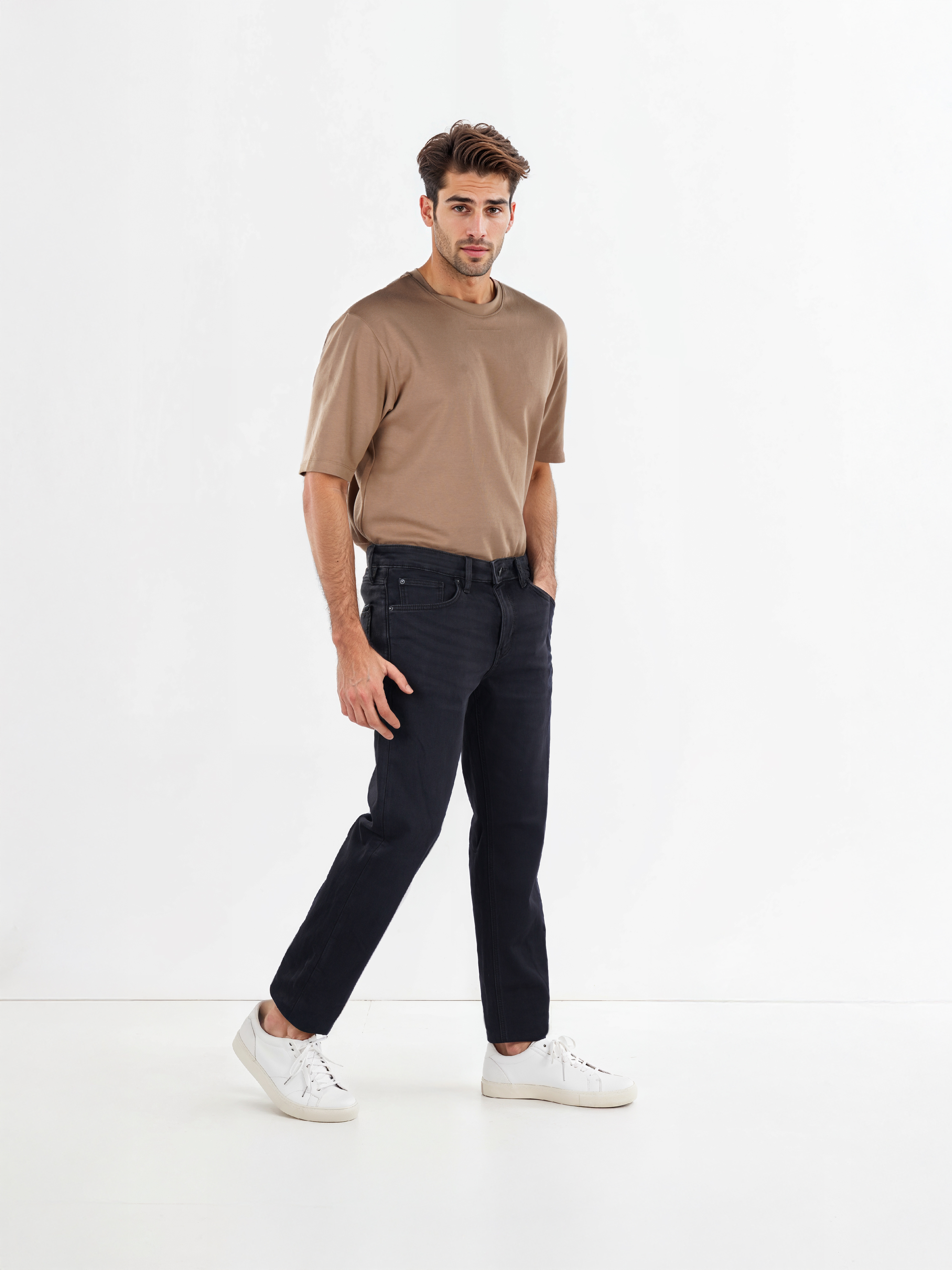 Celio Men Black Solid Regular Fit Button and Zip Closure Cotton Jeans