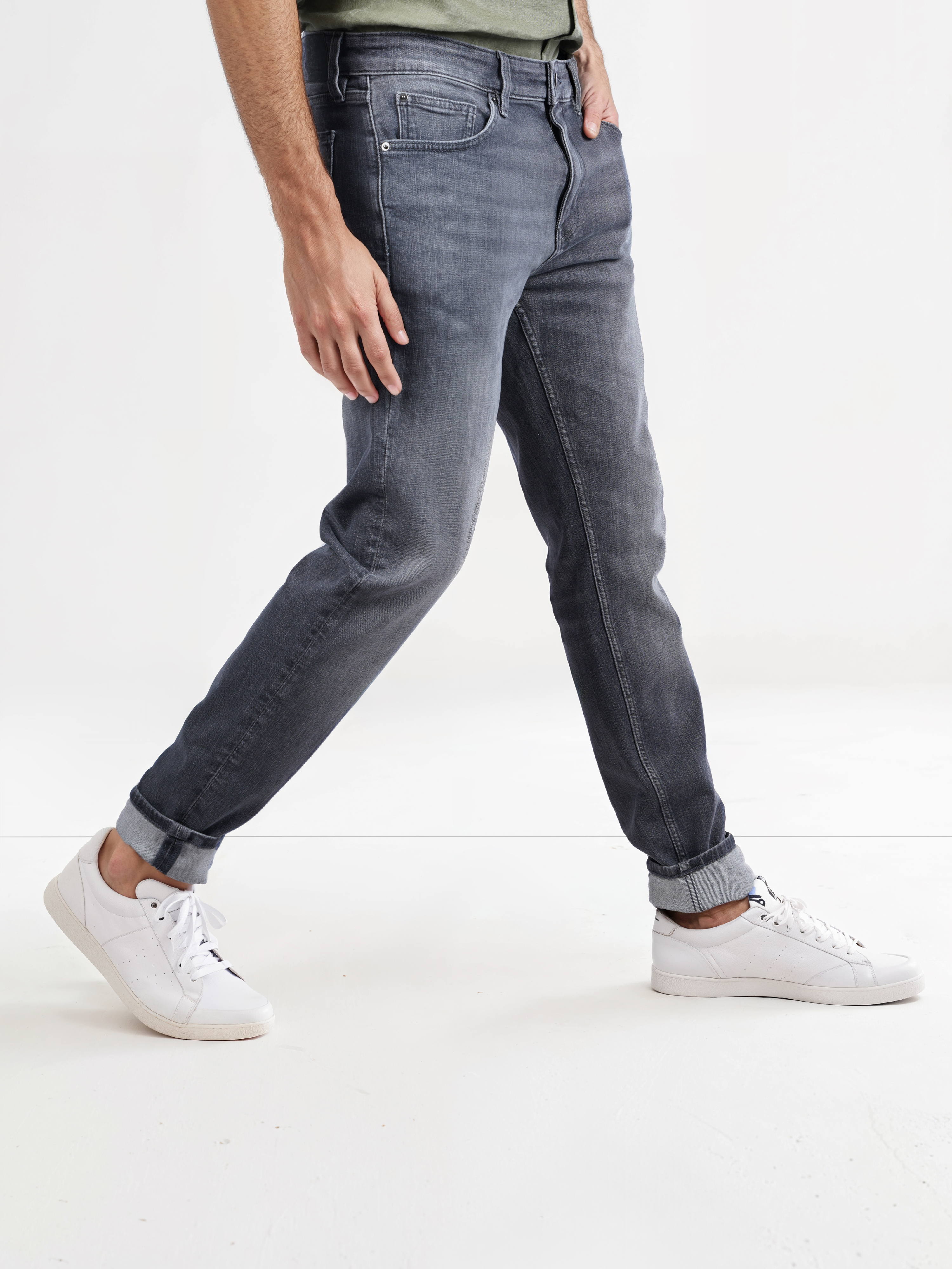 Celio Men Grey Solid Slim Fit Button and Zip Cotton Jeans