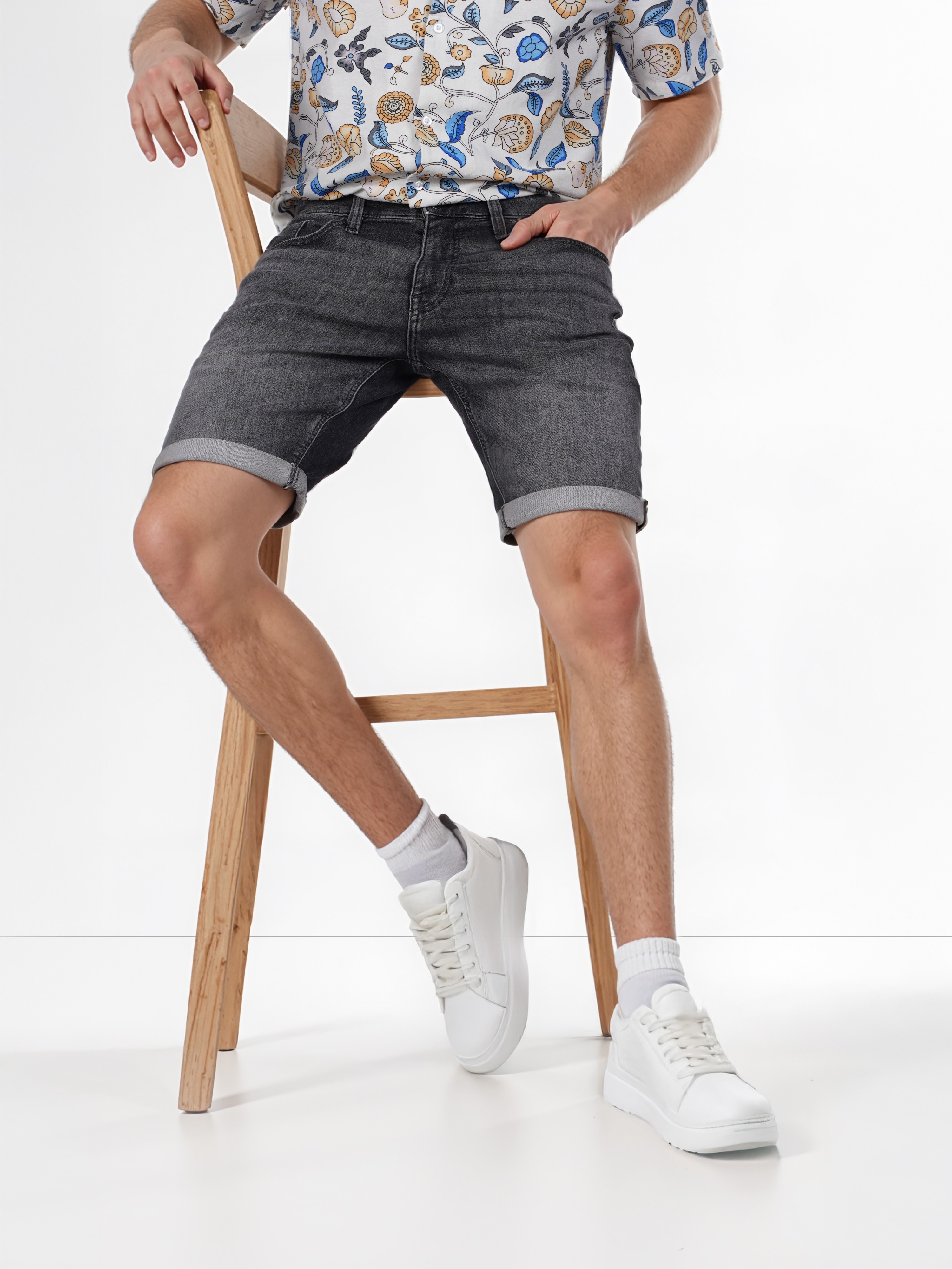 Celio Men Black Solid Regular Fit Cotton Mid-Rise Denim Bermuda Shorts