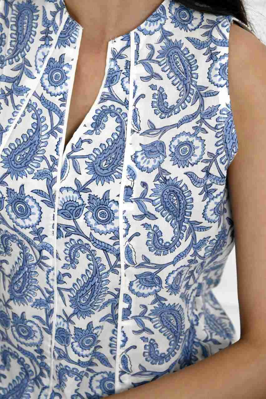 Naksh White and Blue Paisley Printed Sleeveless Kurta