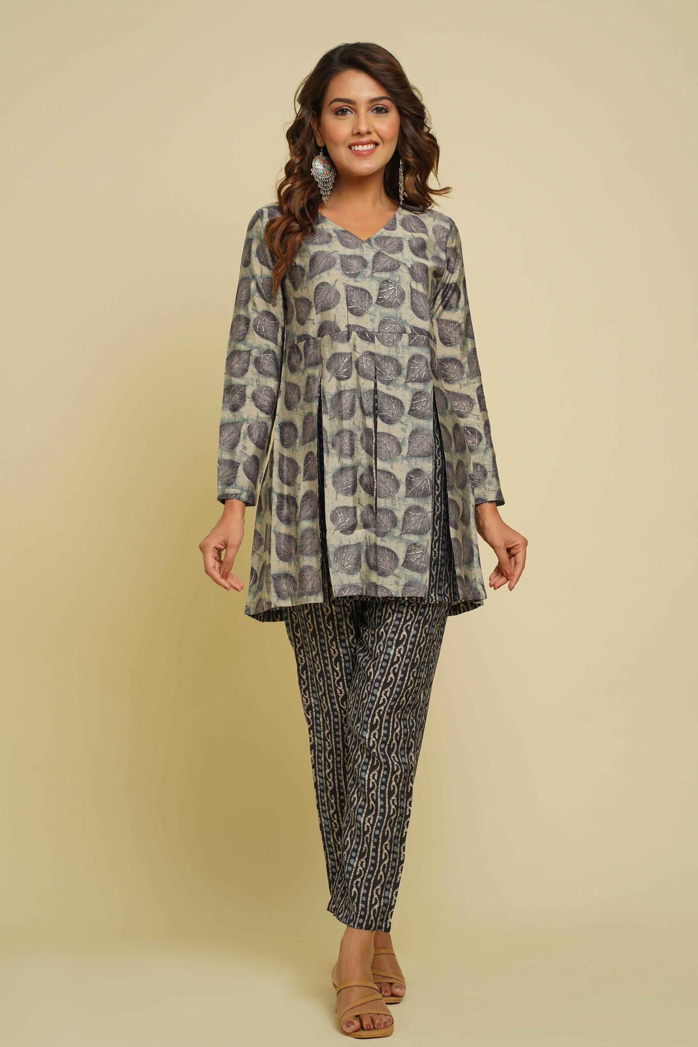 BEAUTIFUL GREY PRINTED V-NECK DESIGN CO-ORD SET