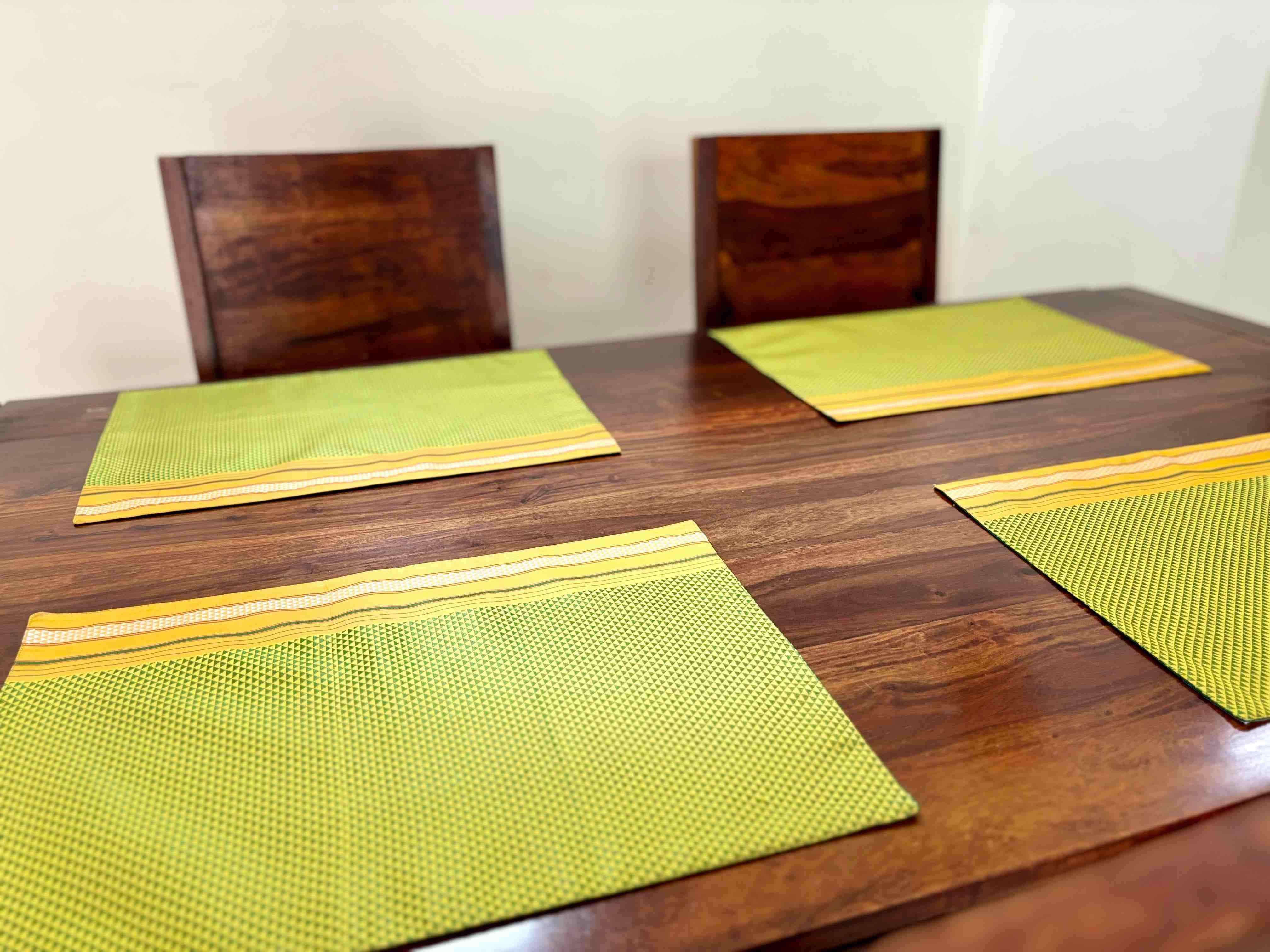 Khun Table Mat