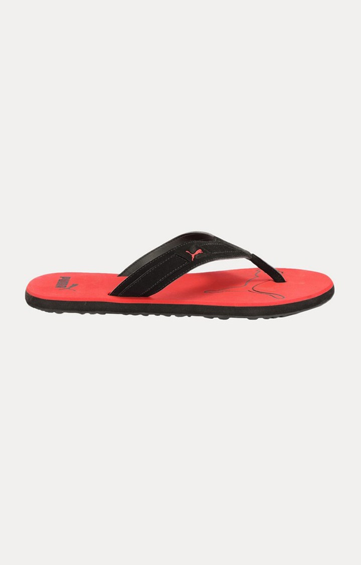 Puma red and outlet black flip flops