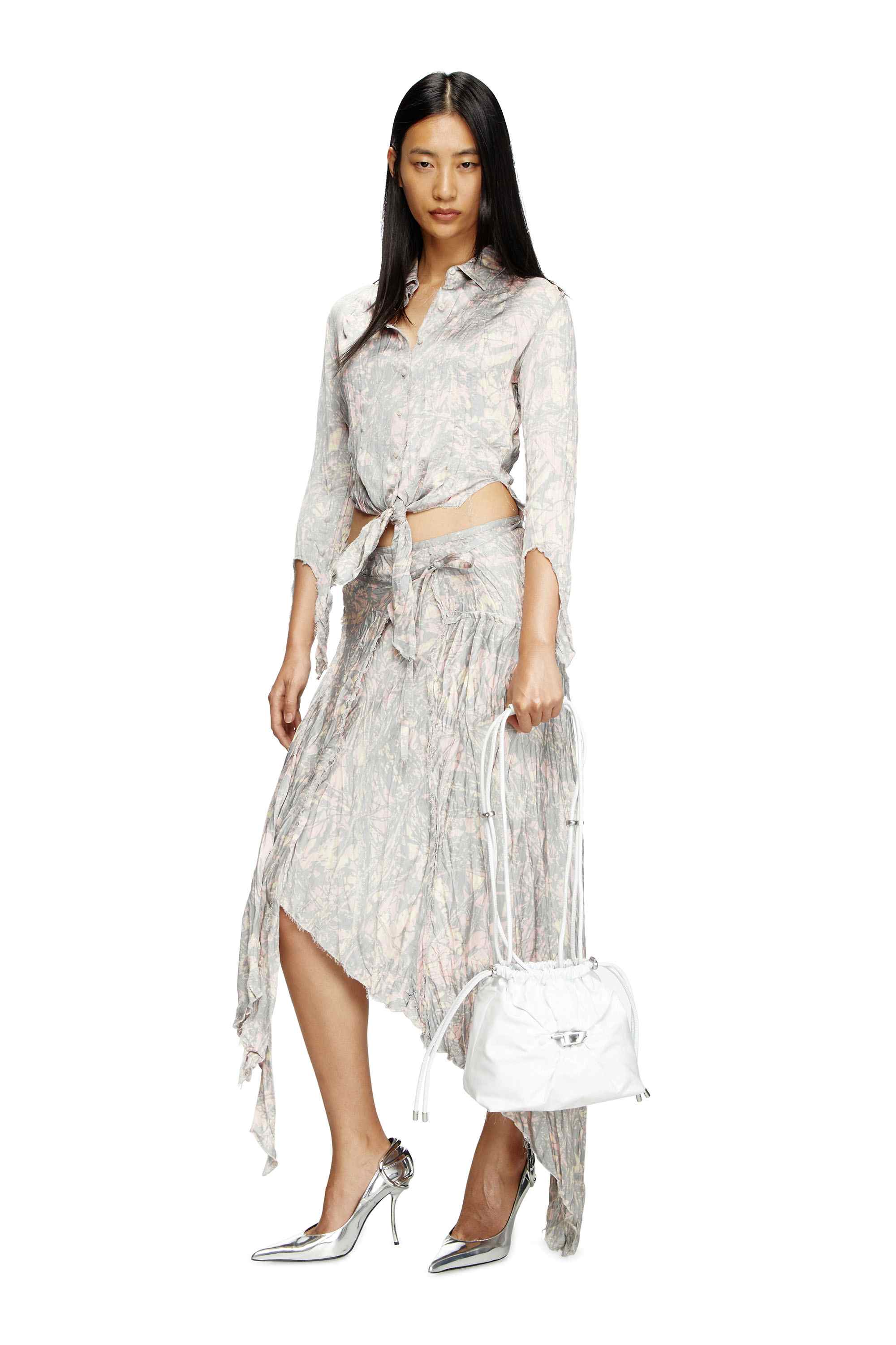 White Scrunch-D-Bucket bag in shiny wrinkled leather