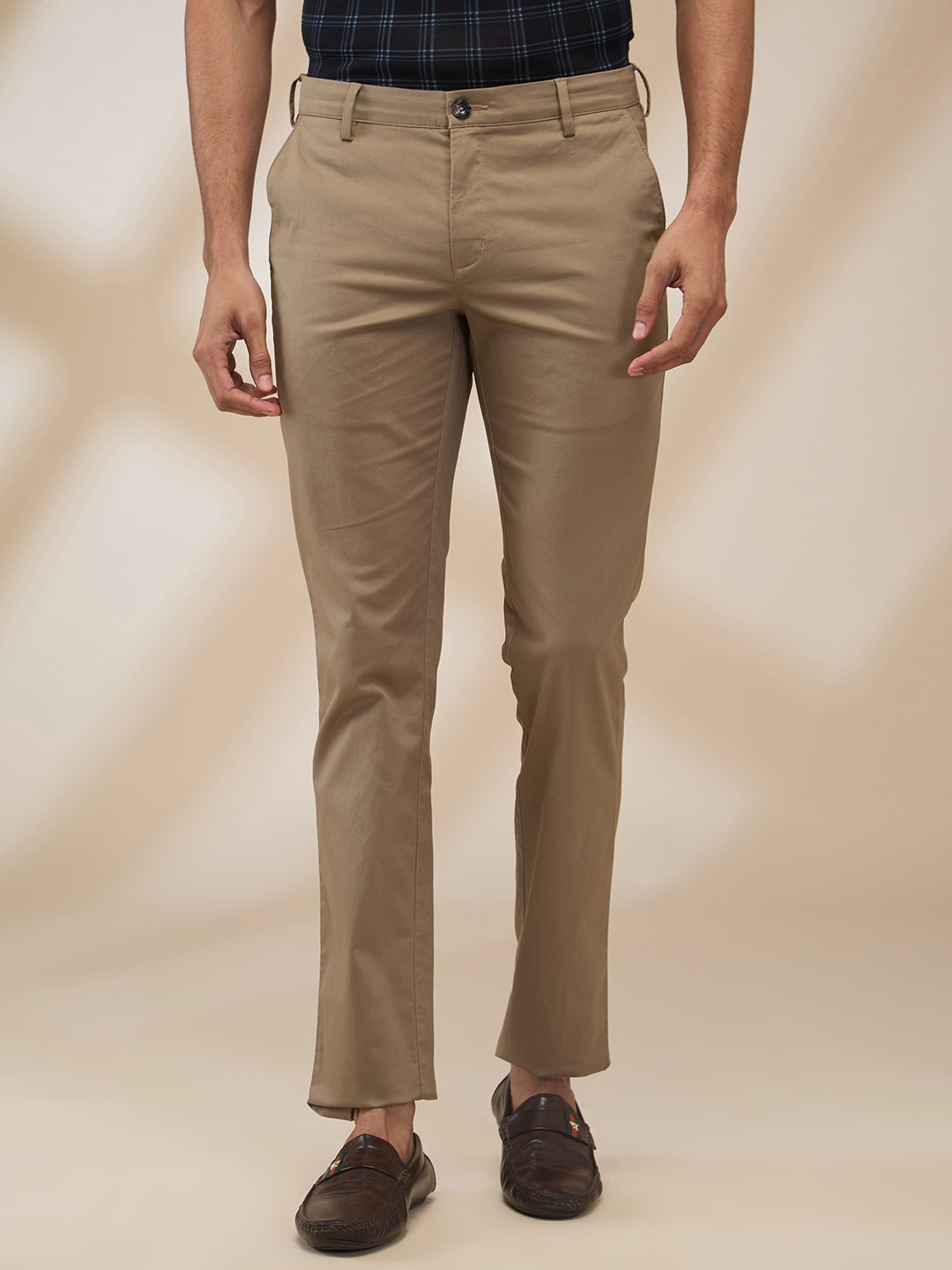 Men Slim Fit Solid Medium Khaki Trouser