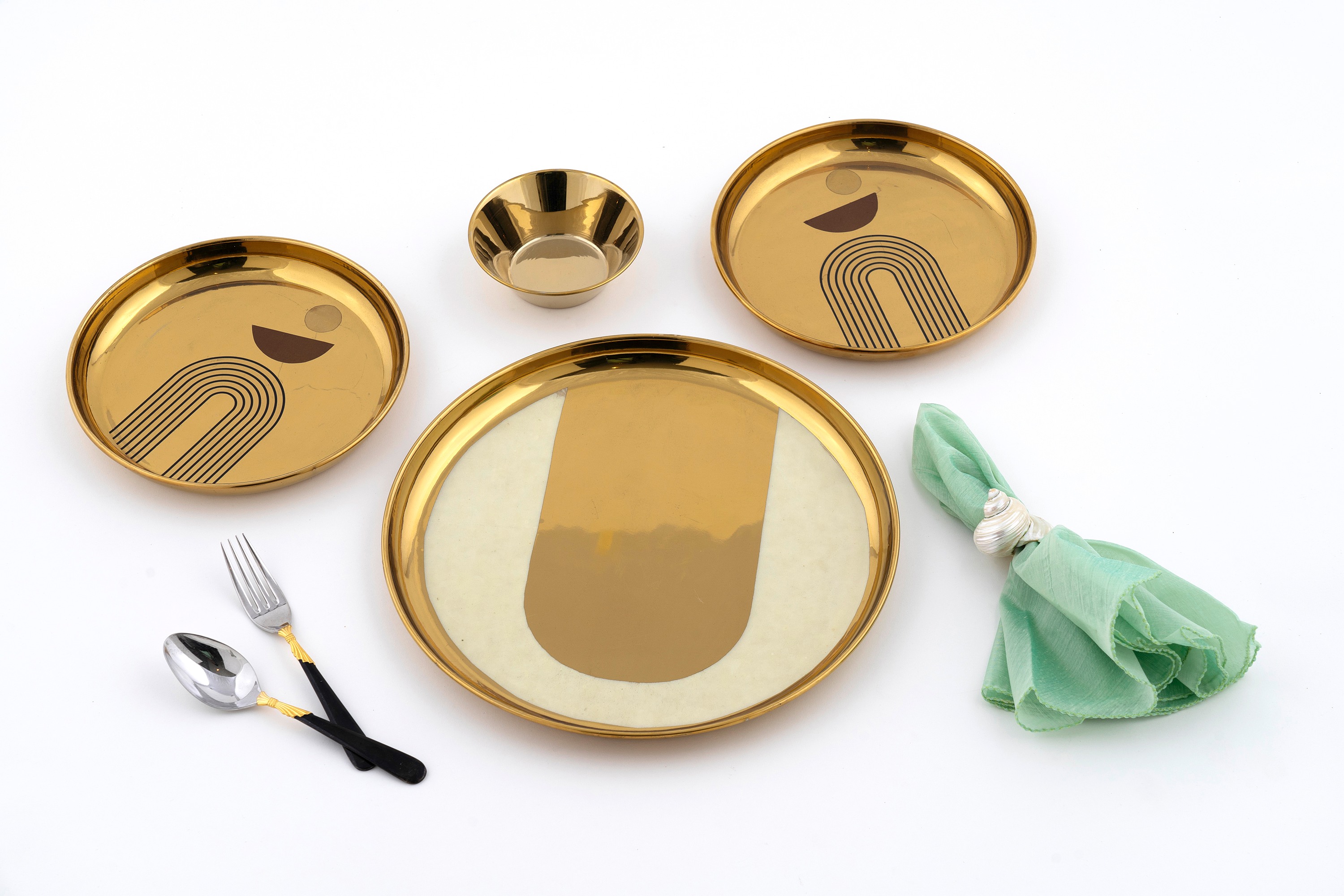 Insignia Dinner Plates set