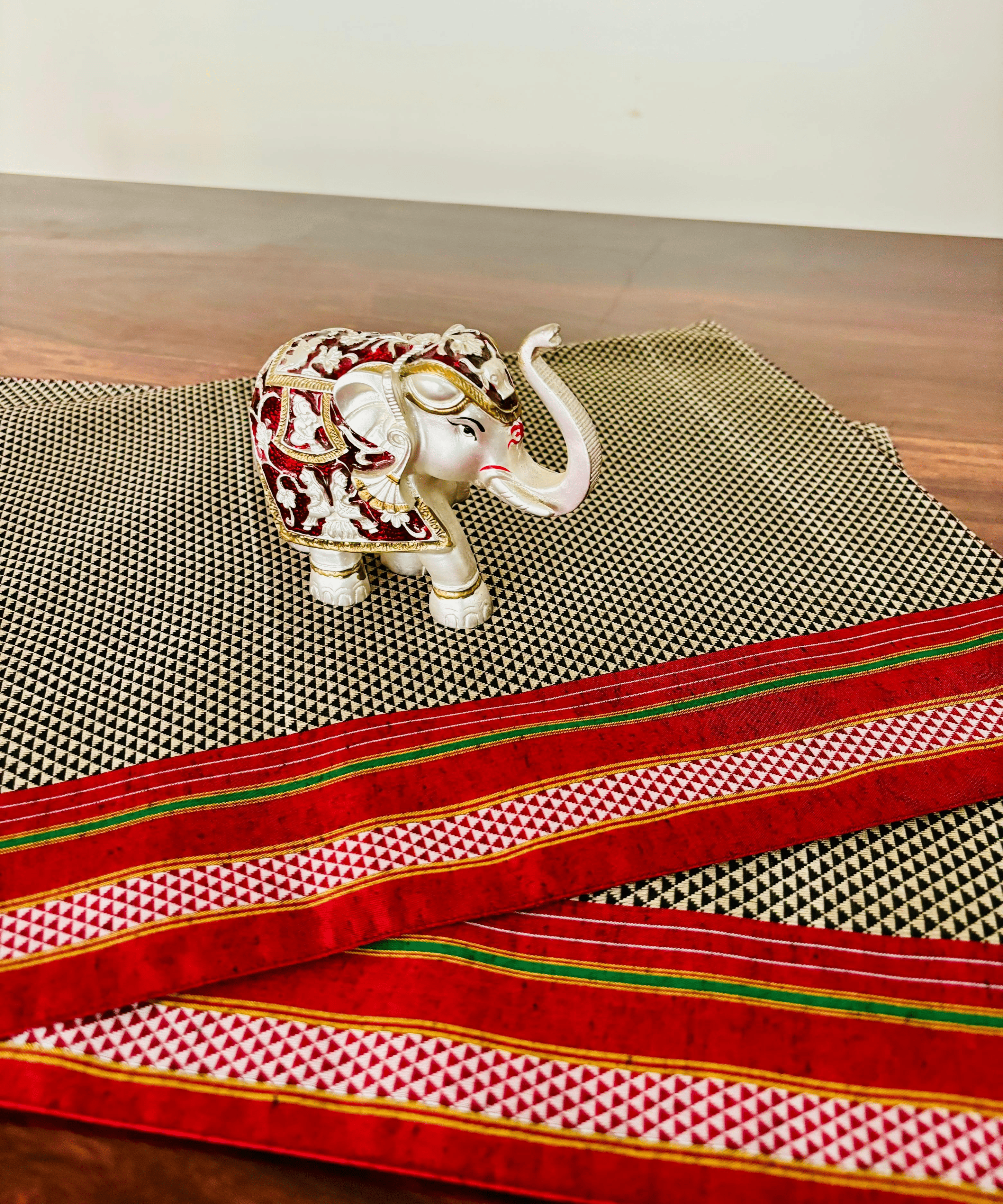 Khun Table Mat