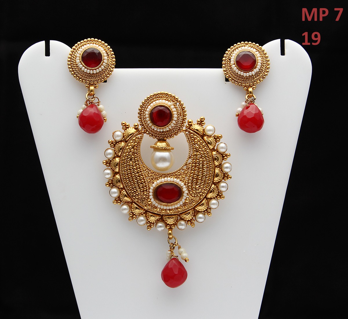 Modern Looking Pendant Locket Set With Earrings Red Crystal, Pearl Gold Plated Casual Ethnic Designer Fashion Jewellery For Girls And Women