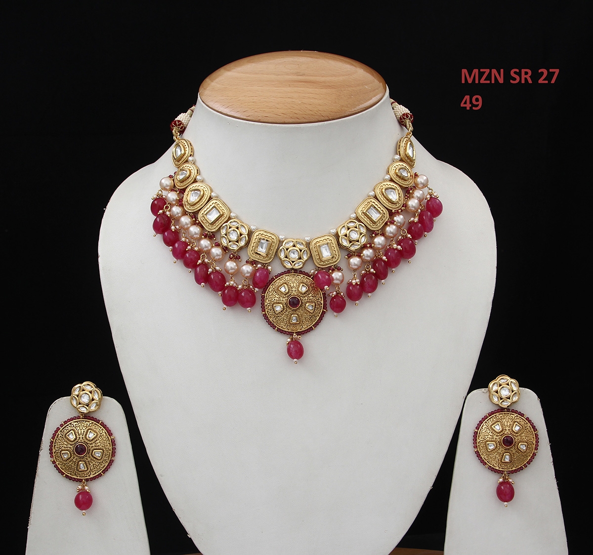 Wedding Wear Golden Ladies Kundan Necklace Earrings Set, Necklace,Earrings  And Mangtika at Rs 11800/set in Kolkata