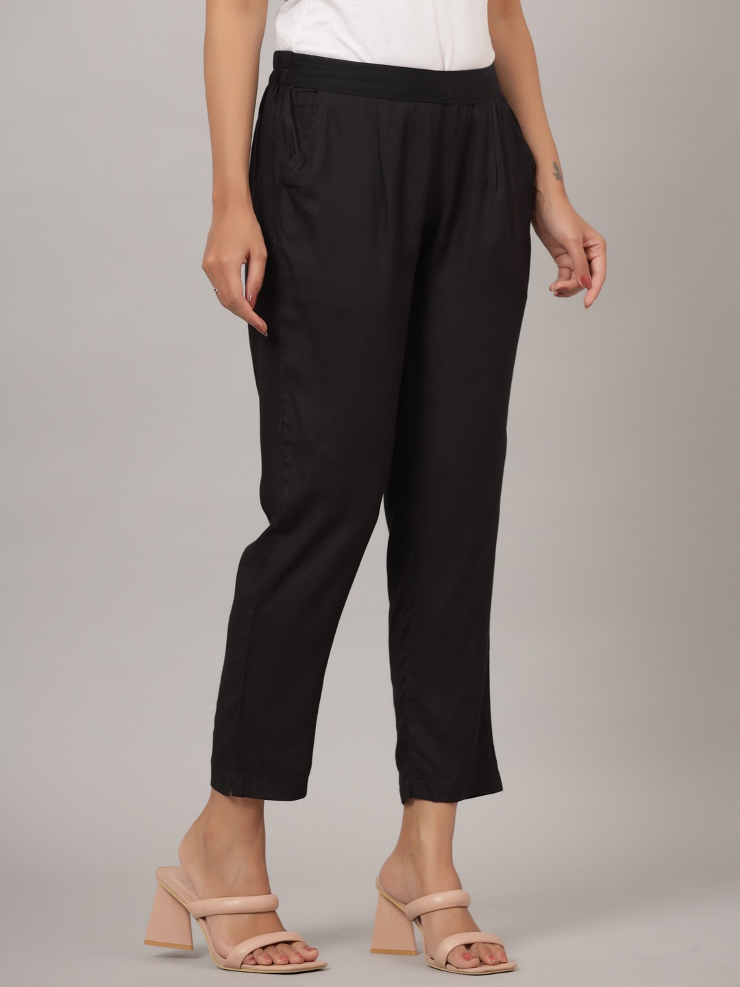 Women Cropped Pleated Trousers