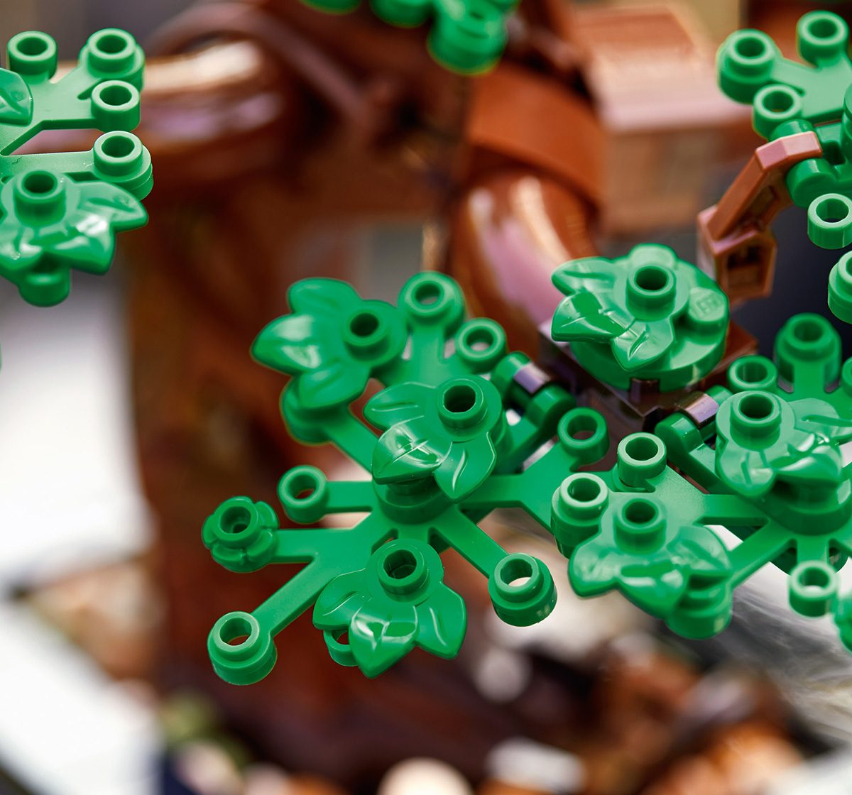 https://cdn.fynd.com/v2/falling-surf-7c8bb8/fyprod/wrkr/products/pictures/item/free/original/5W4p69PKp-LEGO-Bonsai-Tree-10281-Building-Kit-(878-Pieces).jpeg
