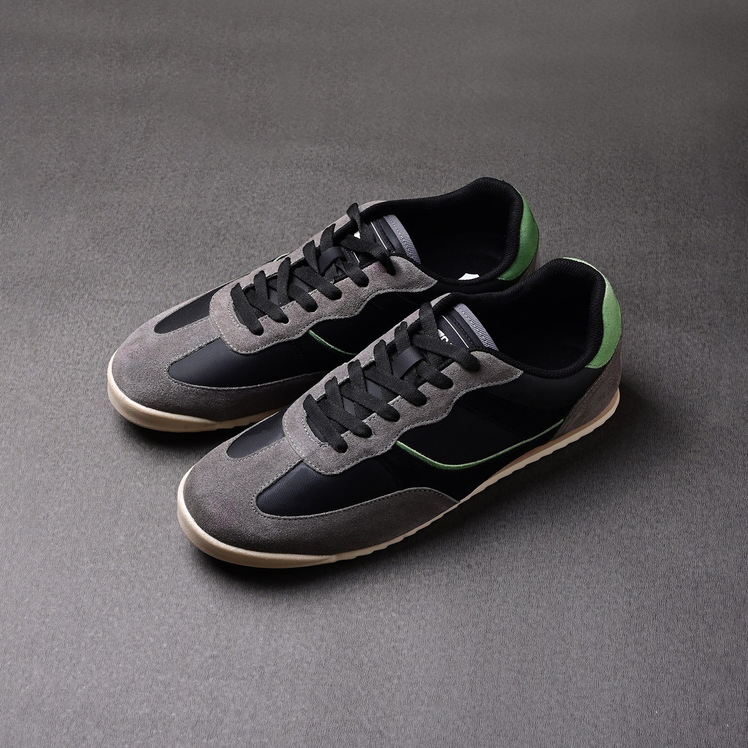 Men's HyperTrack Black Grey Sneakers