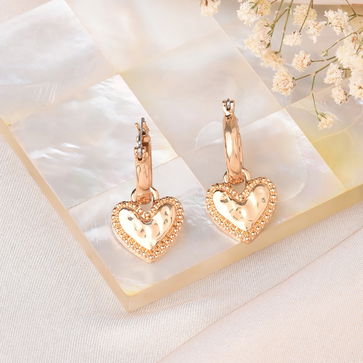 Sparkly stone clip earrings - Gold-coloured - Ladies | H&M IN