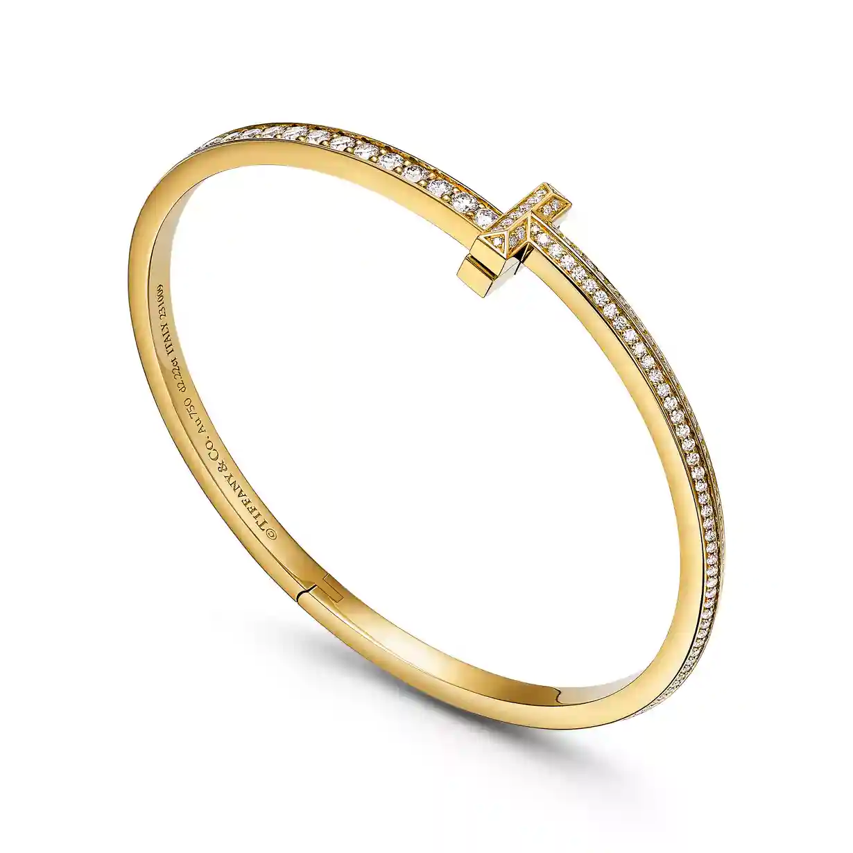 Tiffany T: T1 Narrow Pavé Diamond Hinged Bangle in Yellow Gold