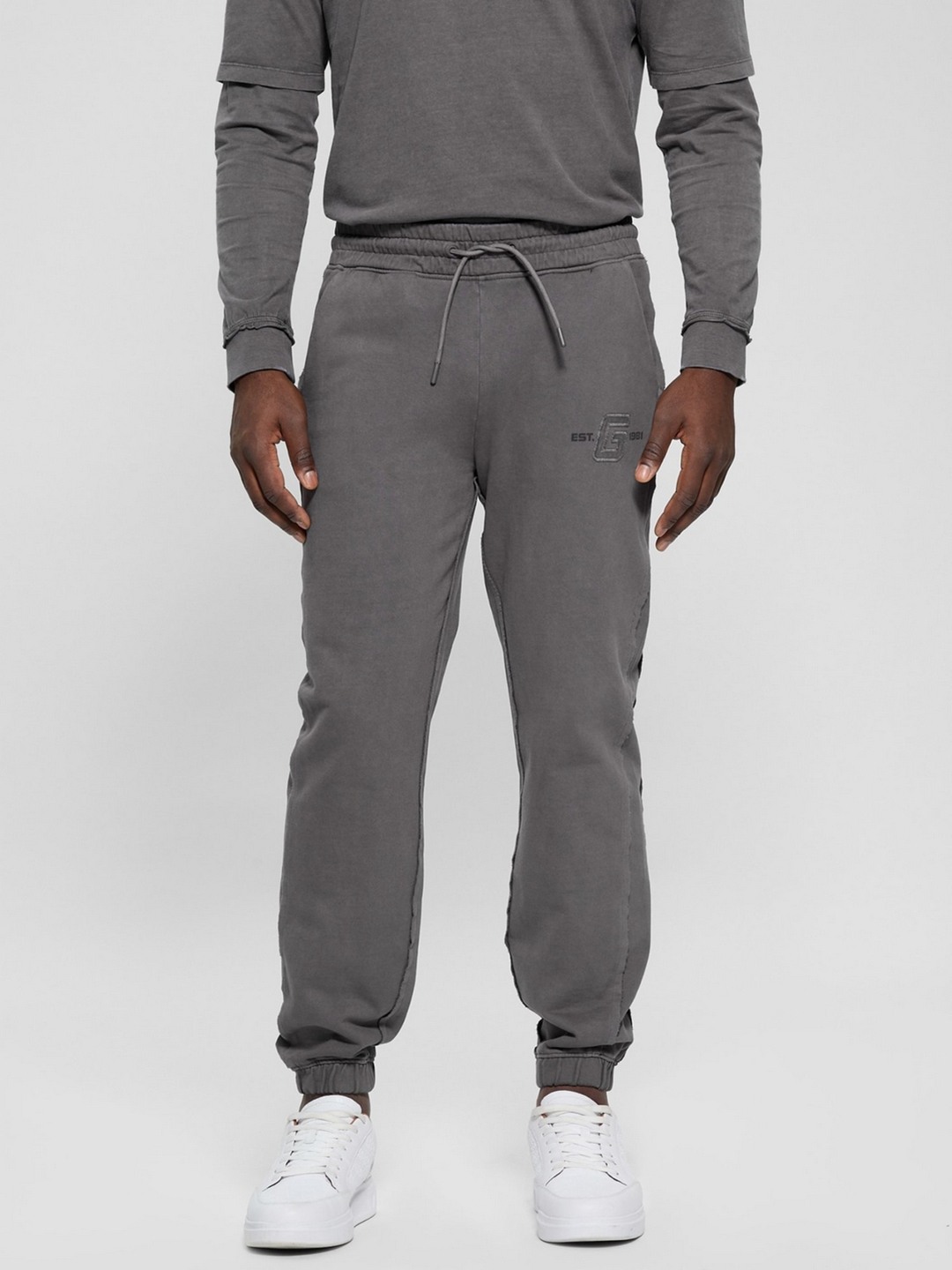 Guess Men's Grey Solid Mid-Rise Tapered Leg Track Pants