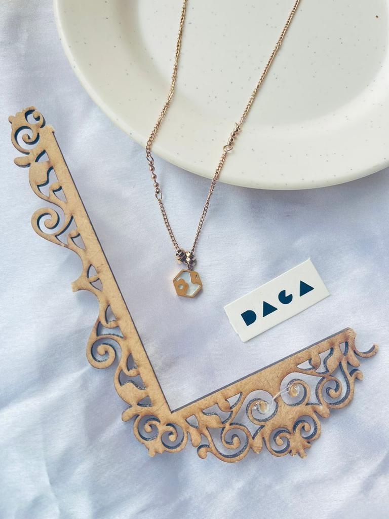 DAGA | MOP hexagon necklace undefined