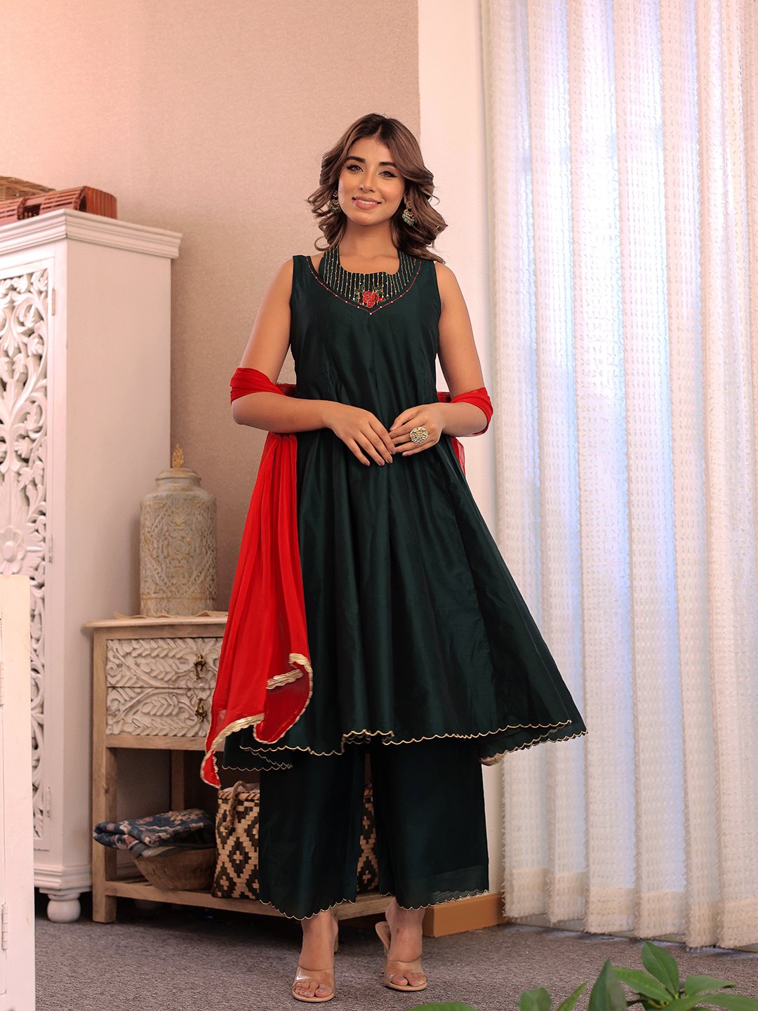 WOMEN BOTTEL GREEN KURTA SET WITH RED DUPATTA