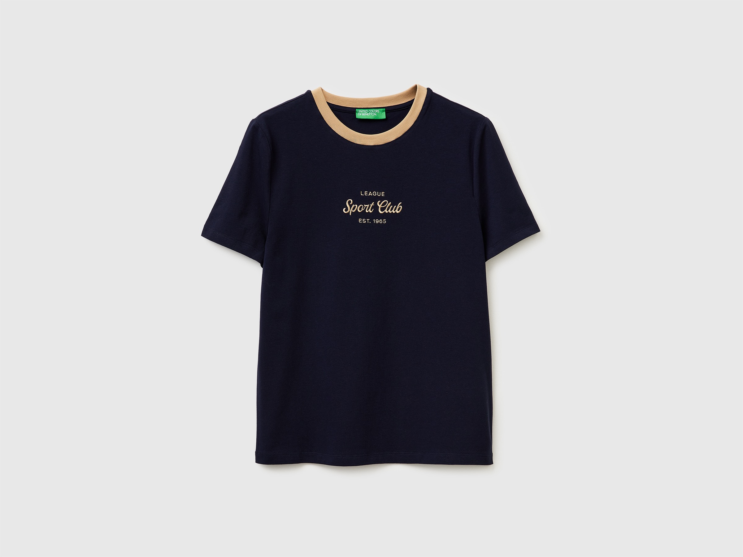 T-shirt with embroidered crest