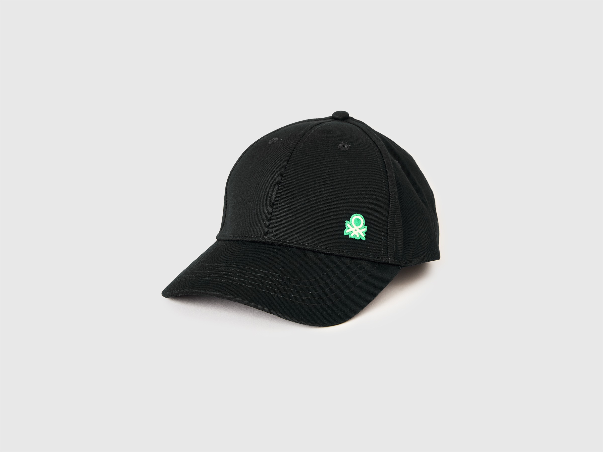 Baseball cap with logo