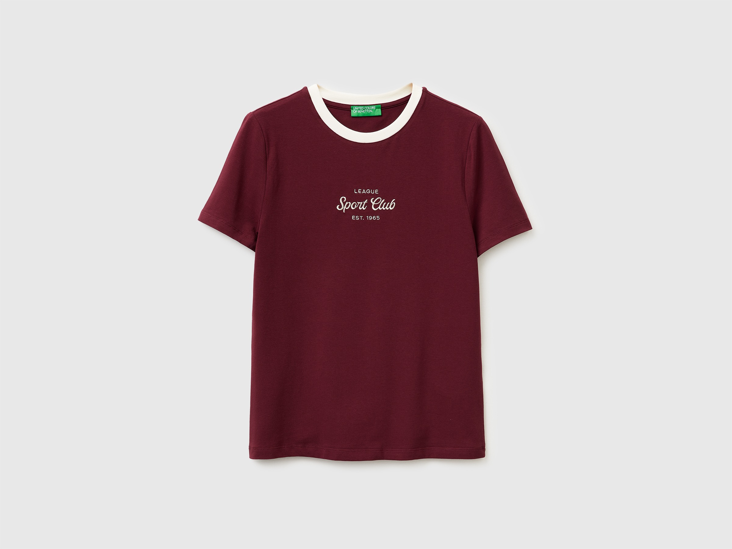 T-shirt with embroidered crest