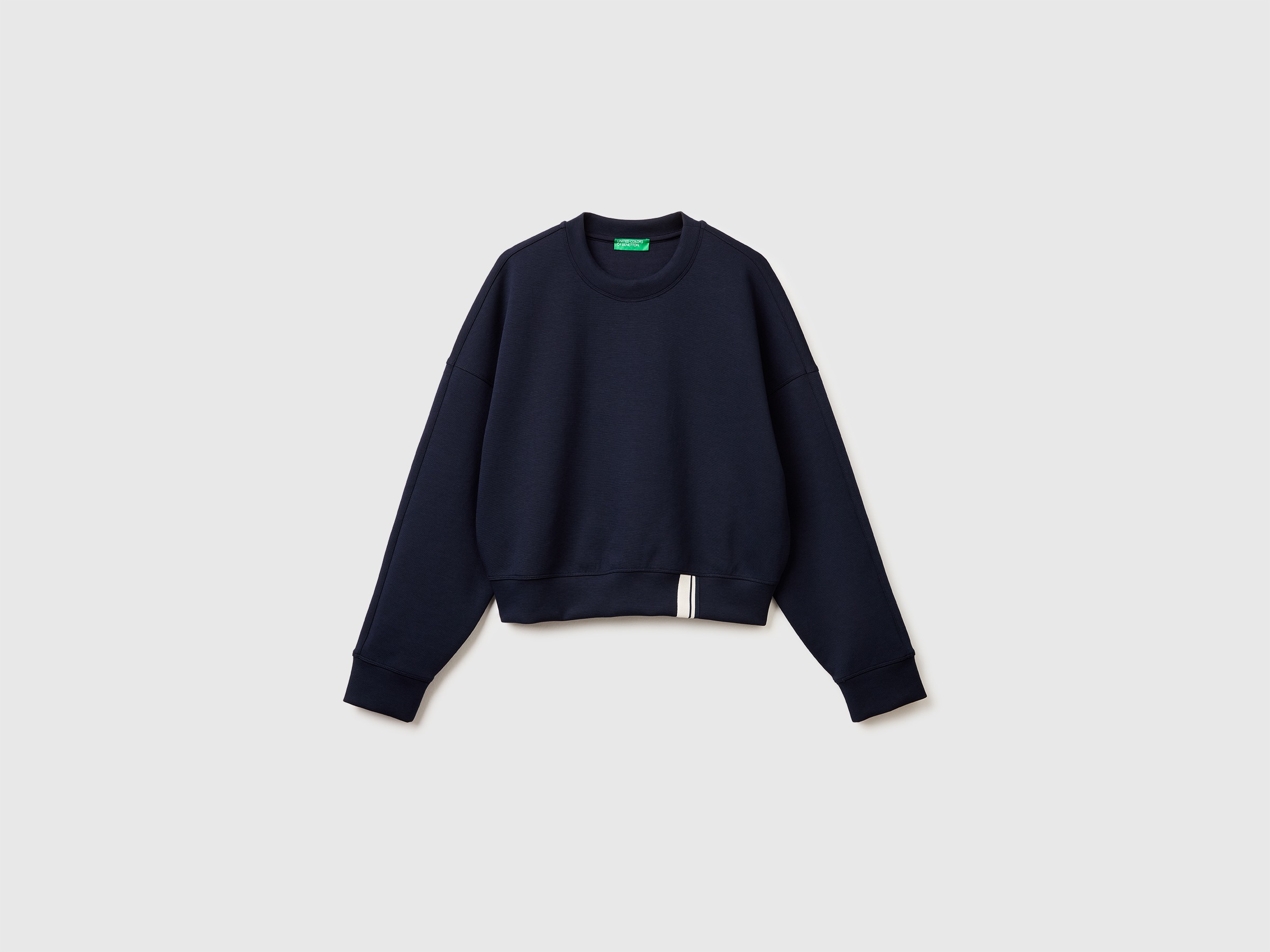 Boxy fit sweatshirt with crest on the back